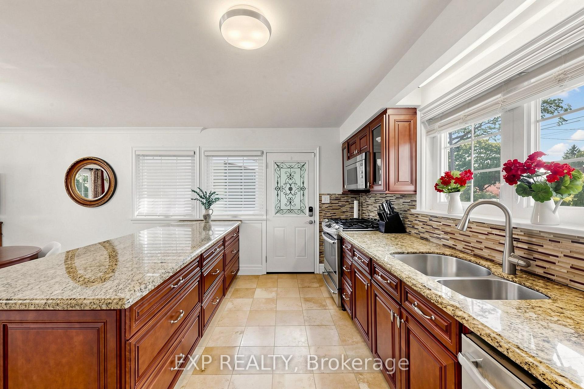 Photo 26 of 77 Letchworth Crescent, North York, Downsview-Roding-CFB — HOMEH