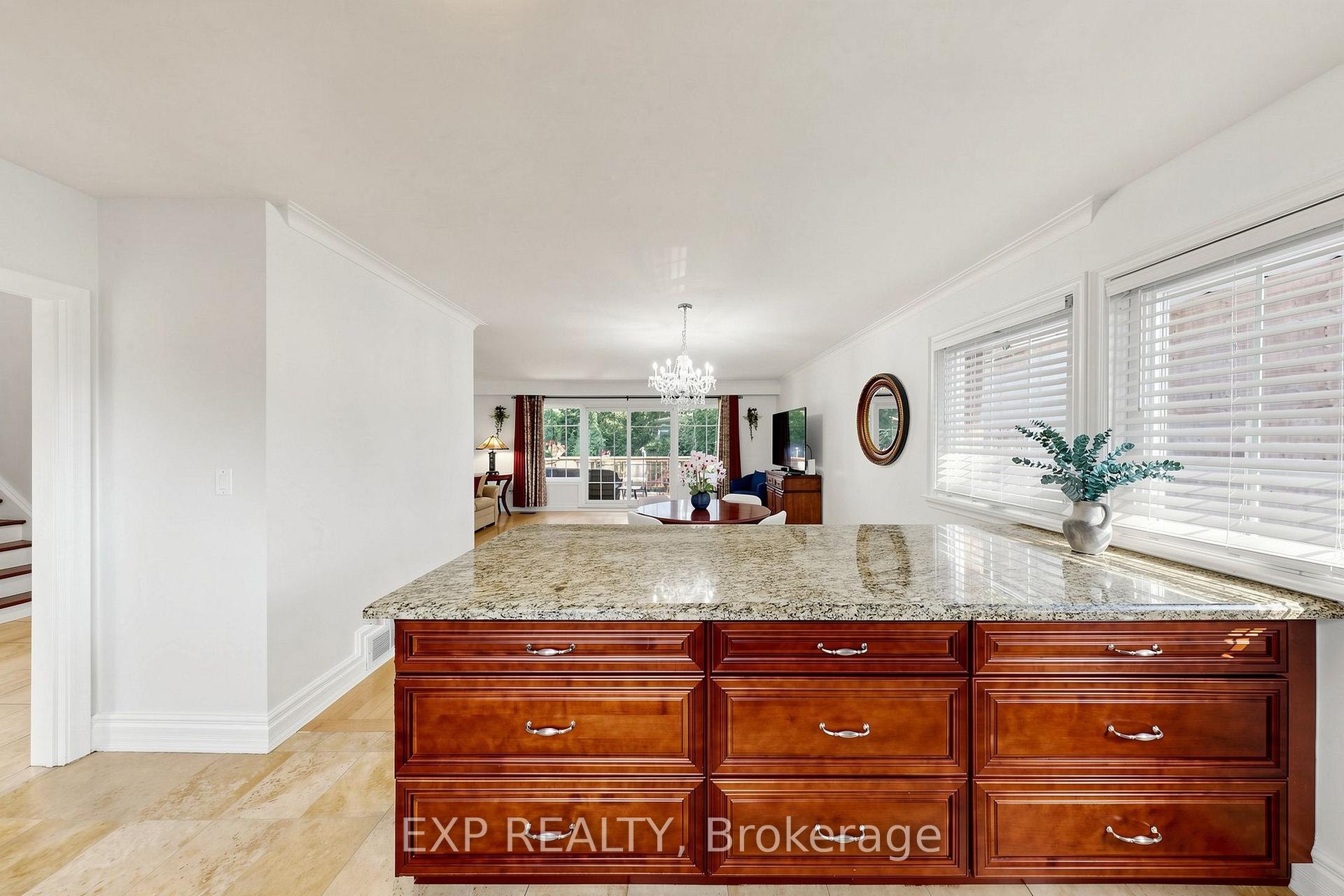 Photo 33 of 77 Letchworth Crescent, North York, Downsview-Roding-CFB — HOMEH