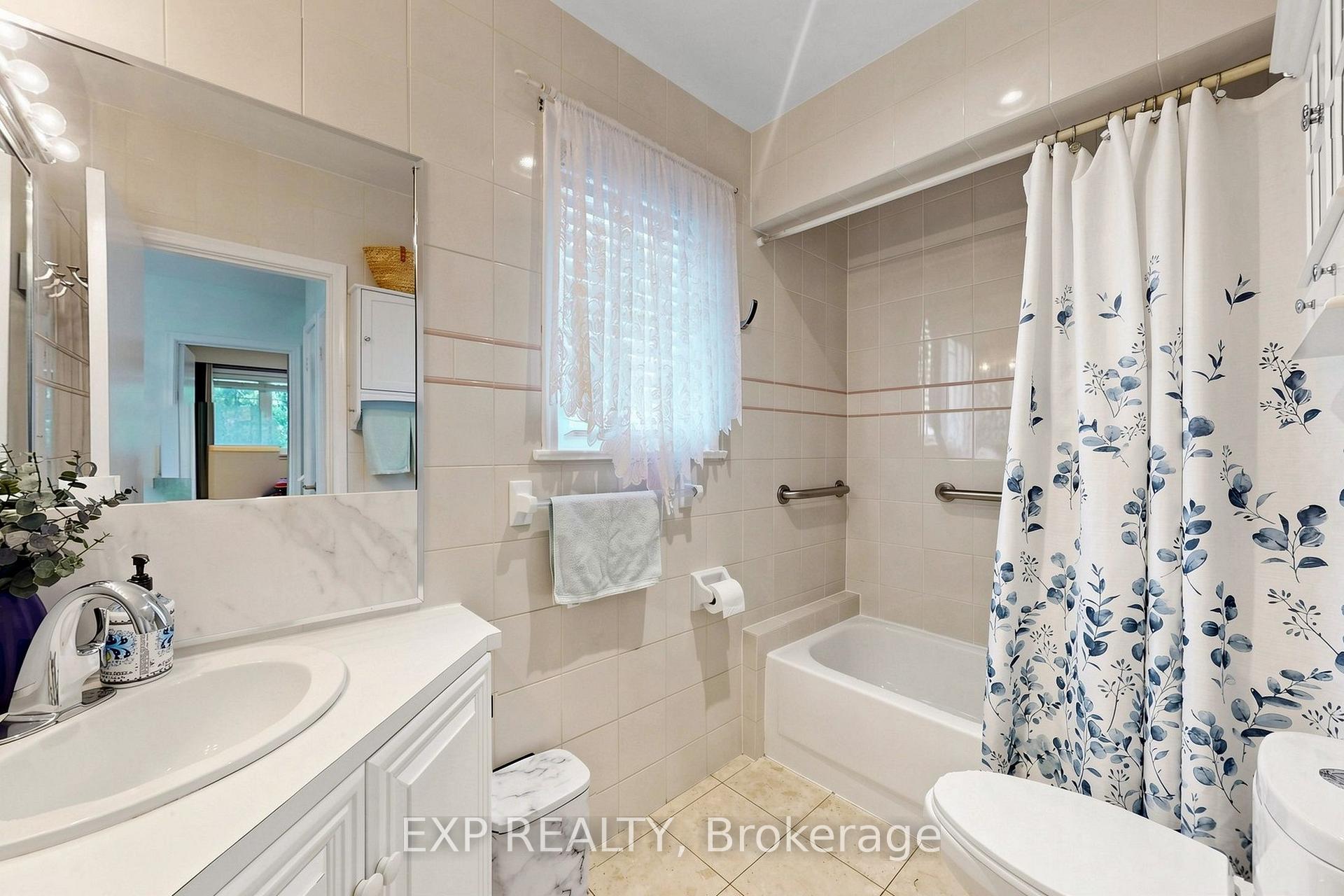 Photo 50 of 77 Letchworth Crescent, North York, Downsview-Roding-CFB — HOMEH