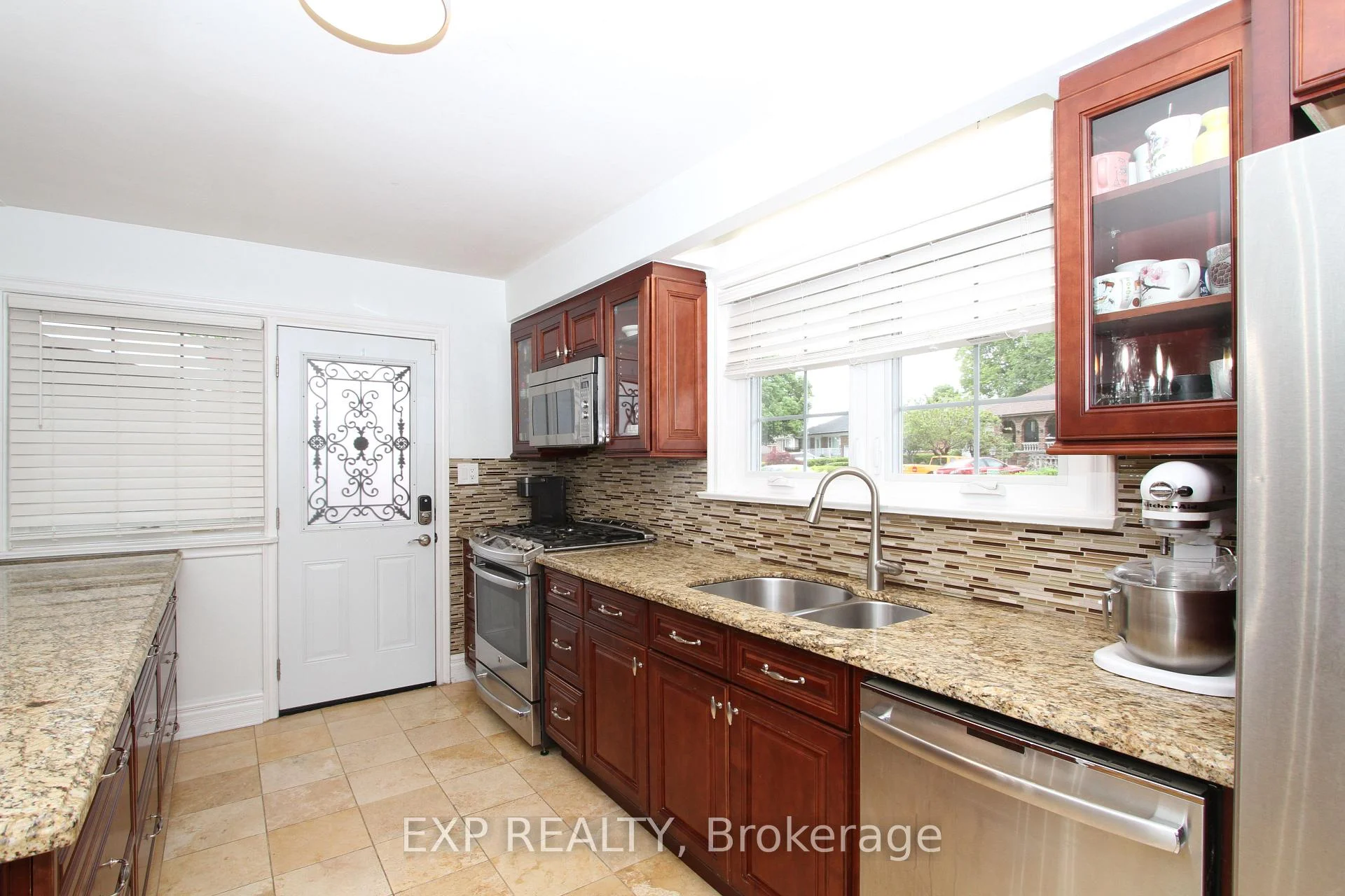 Photo 5 of 77 Letchworth Crescent, North York, Downsview-Roding-CFB — HOMEH