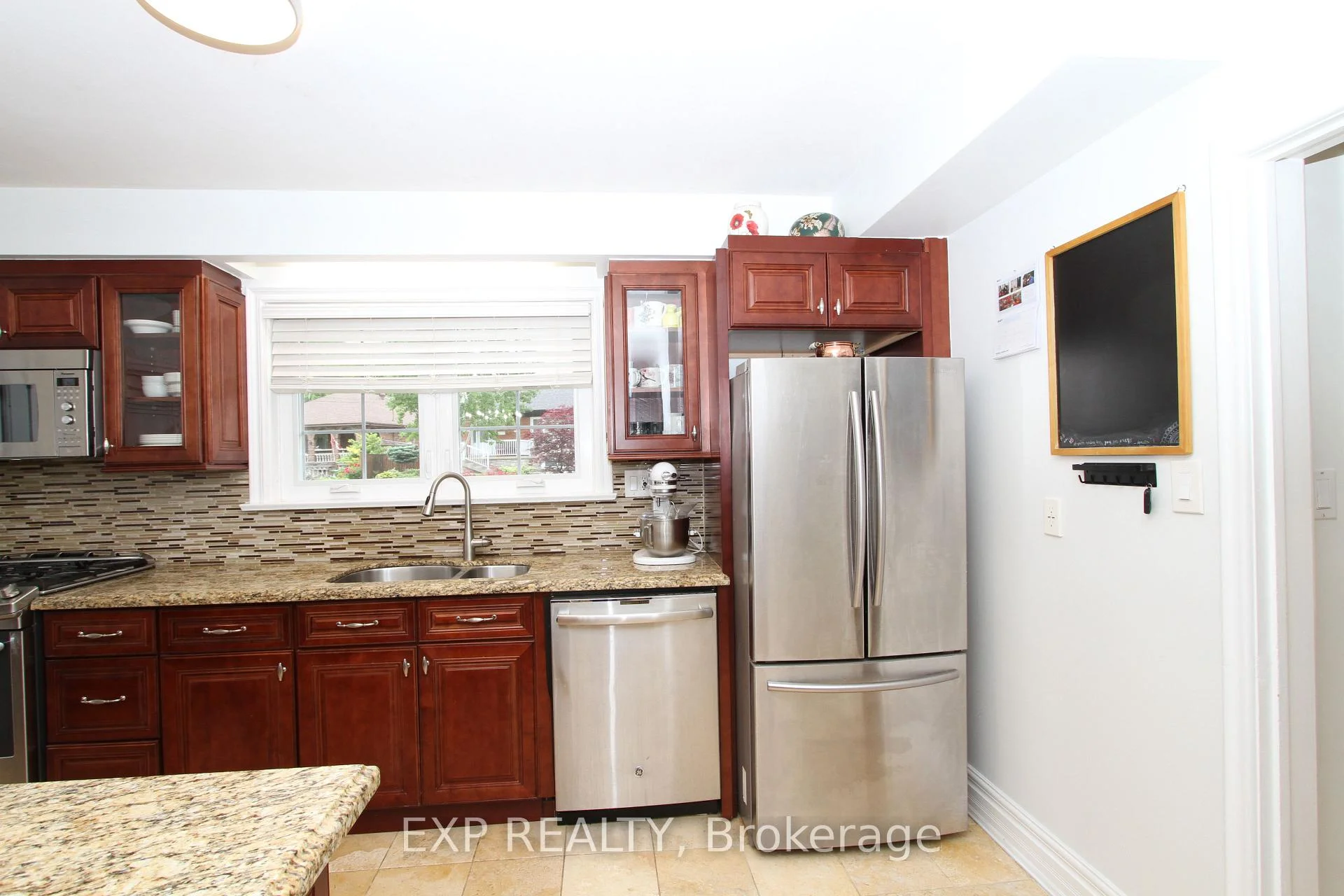Photo 8 of 77 Letchworth Crescent, North York, Downsview-Roding-CFB — HOMEH