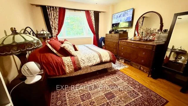 Photo 32 of 77 Letchworth Crescent, North York, Downsview-Roding-CFB — HOMEH