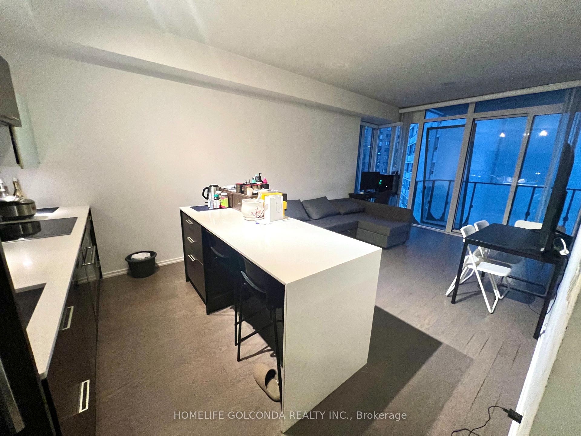 Photo 3 of Unit 1005, 75 St Nicholas Street, Toronto, Bay Street Corridor — HOMEH