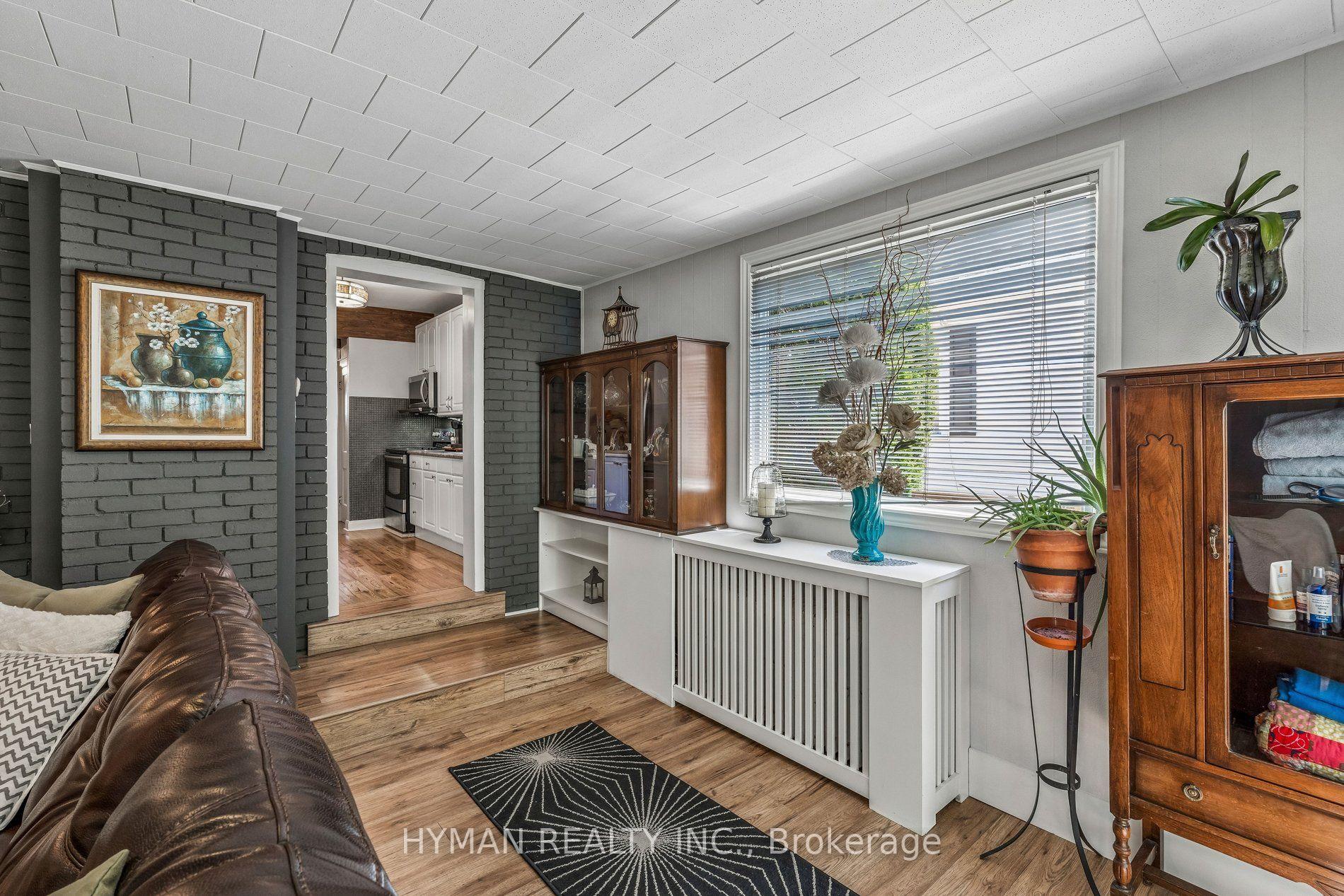 Photo 10 of 240 - 242 Russell Avenue, St. Catharines, Downtown — HOMEH