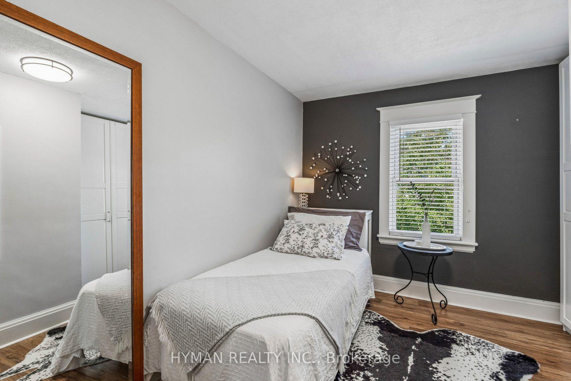 Photo 28 of 240 - 242 Russell Avenue, St. Catharines, Downtown — HOMEH
