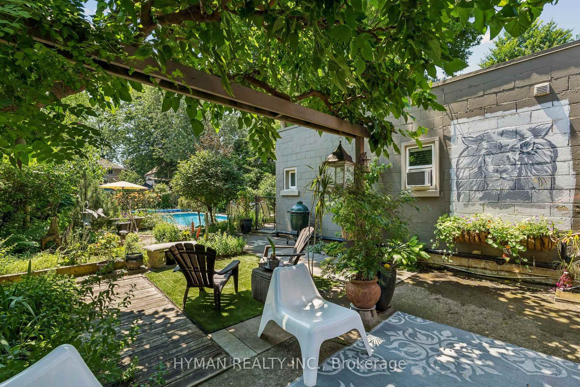 Photo 33 of 240 - 242 Russell Avenue, St. Catharines, Downtown — HOMEH