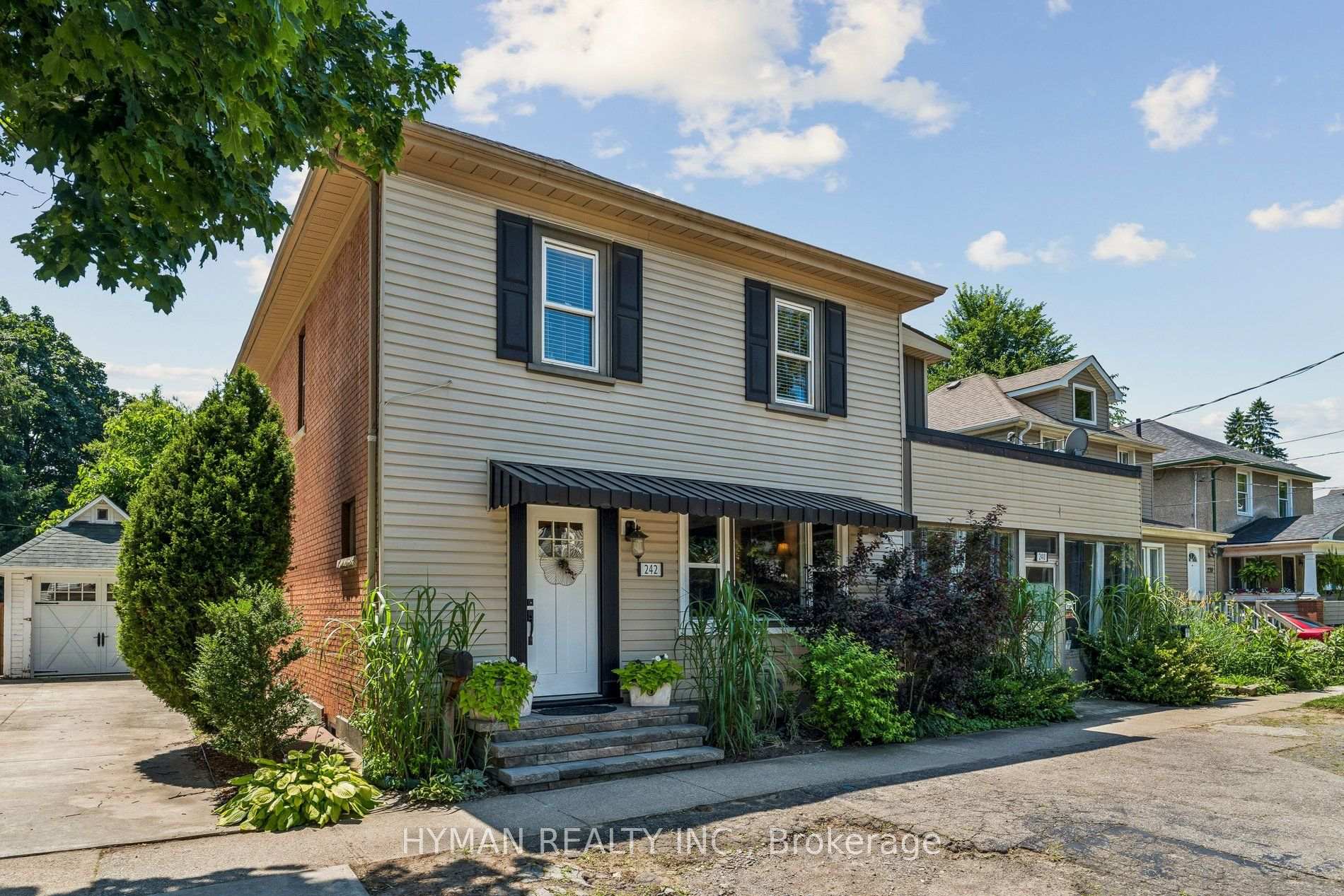 Photo 37 of 240 - 242 Russell Avenue, St. Catharines, Downtown — HOMEH