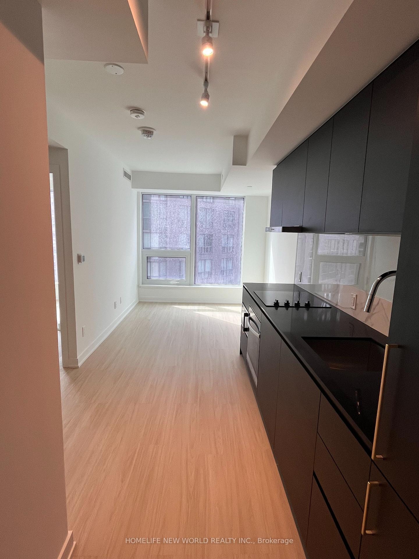 Photo 2 of Unit 901, 8 Wellesley Street W, Toronto, Bay Street Corridor — HOMEH
