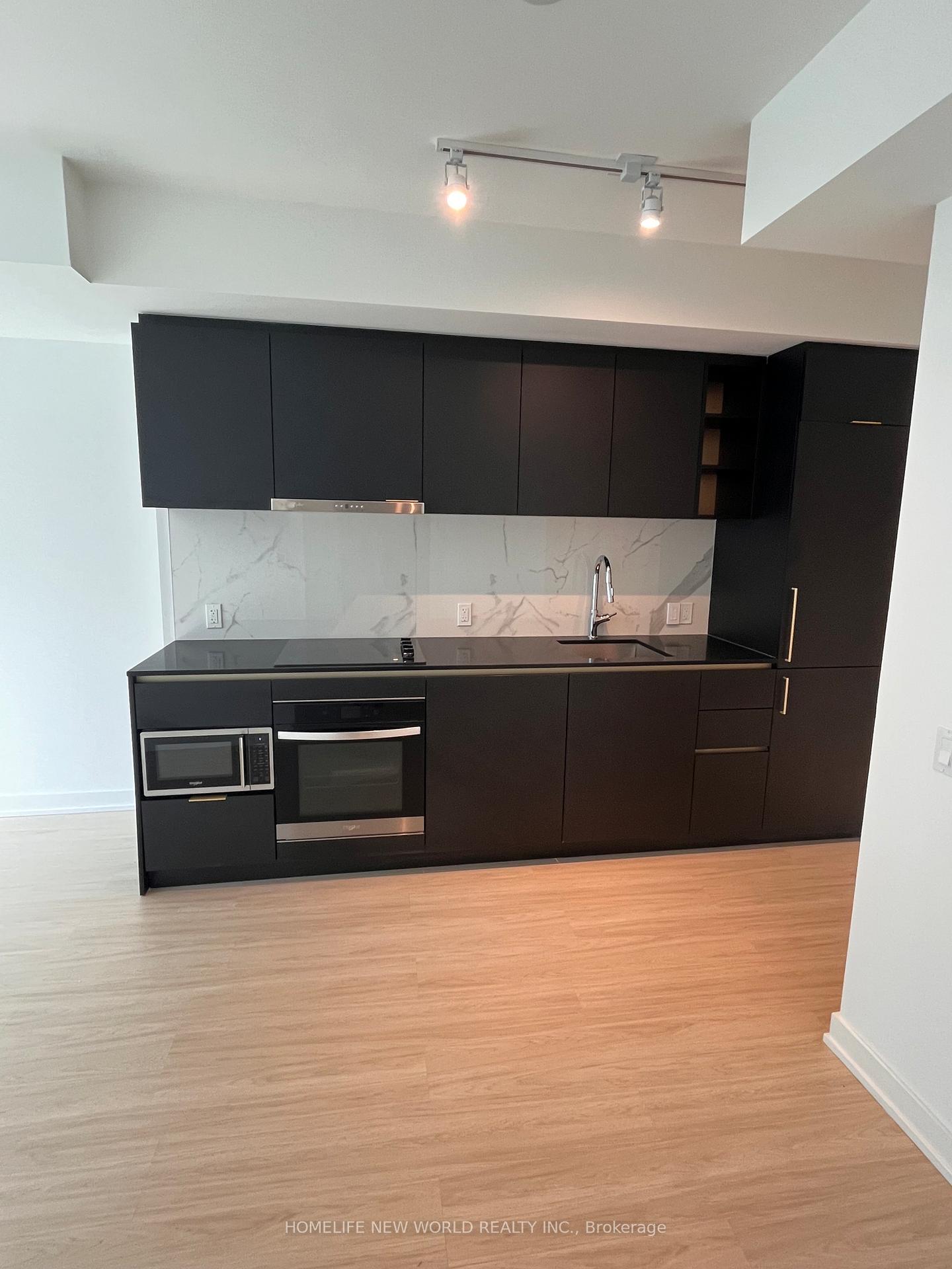 Photo 3 of Unit 901, 8 Wellesley Street W, Toronto, Bay Street Corridor — HOMEH