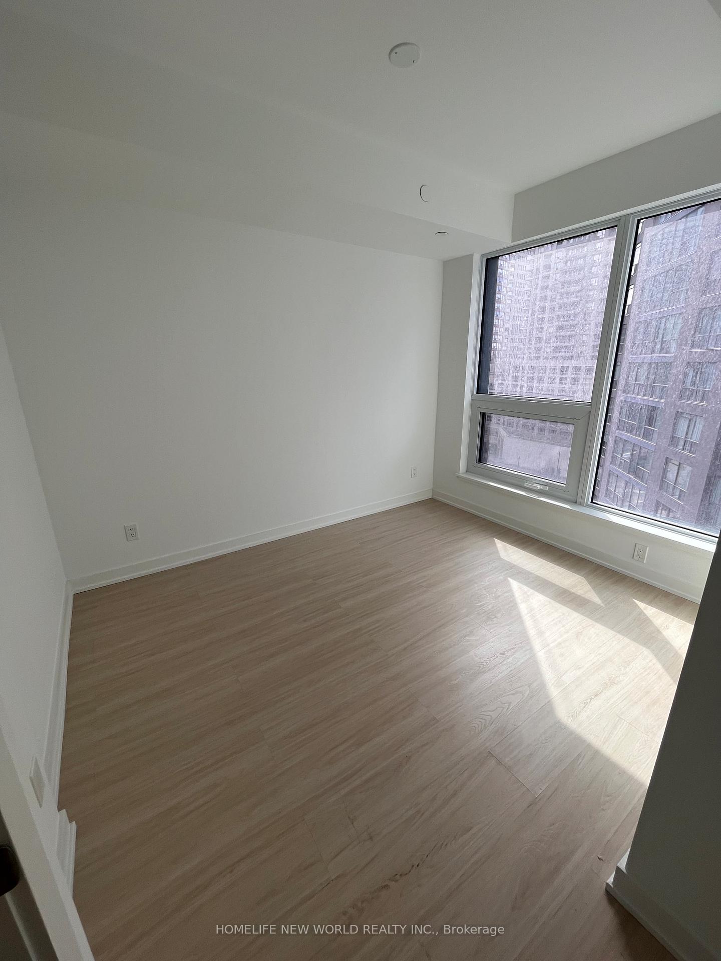 Photo 4 of Unit 901, 8 Wellesley Street W, Toronto, Bay Street Corridor — HOMEH
