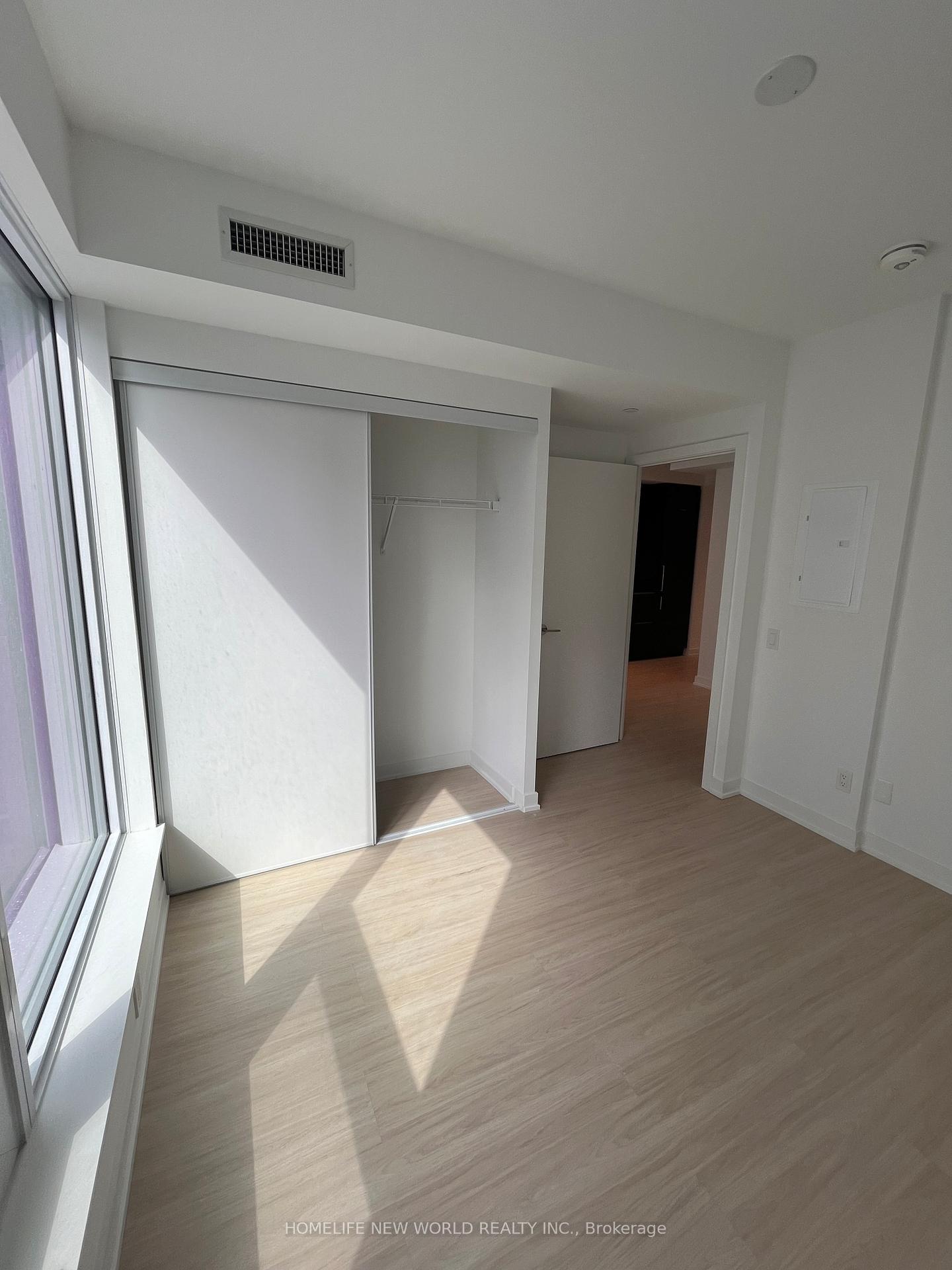 Photo 5 of Unit 901, 8 Wellesley Street W, Toronto, Bay Street Corridor — HOMEH