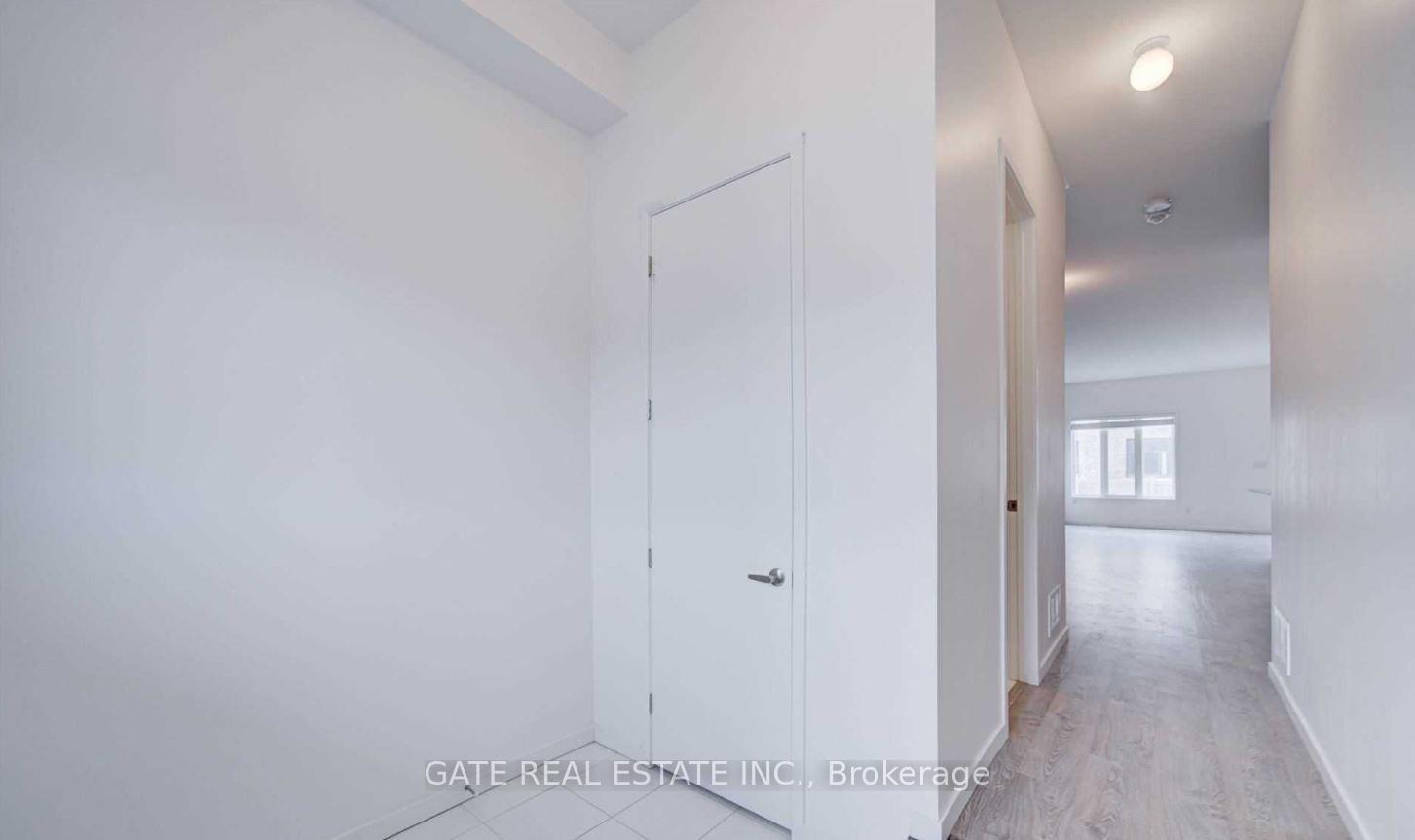 Photo 5 of 189 Elyse Court, Aurora, Bayview Northeast — HOMEH