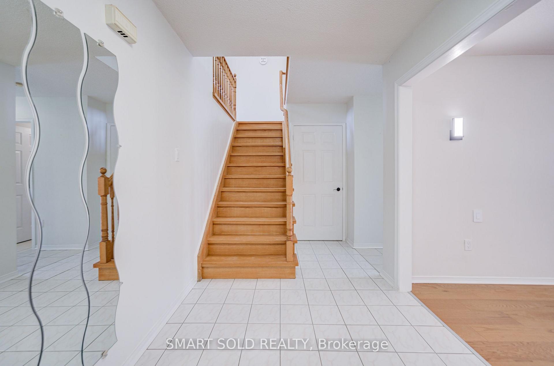 Photo 3 of 19 Justus Drive, Richmond Hill, Devonsleigh — HOMEH