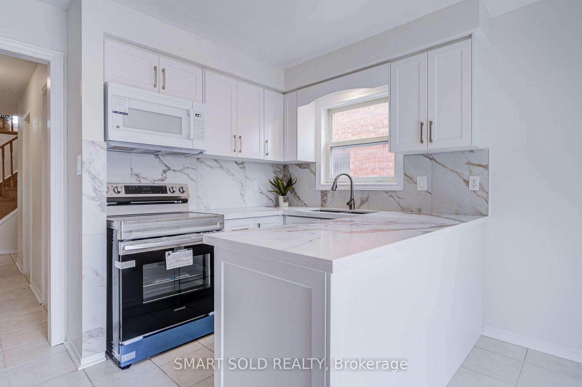 Photo 12 of 19 Justus Drive, Richmond Hill, Devonsleigh — HOMEH