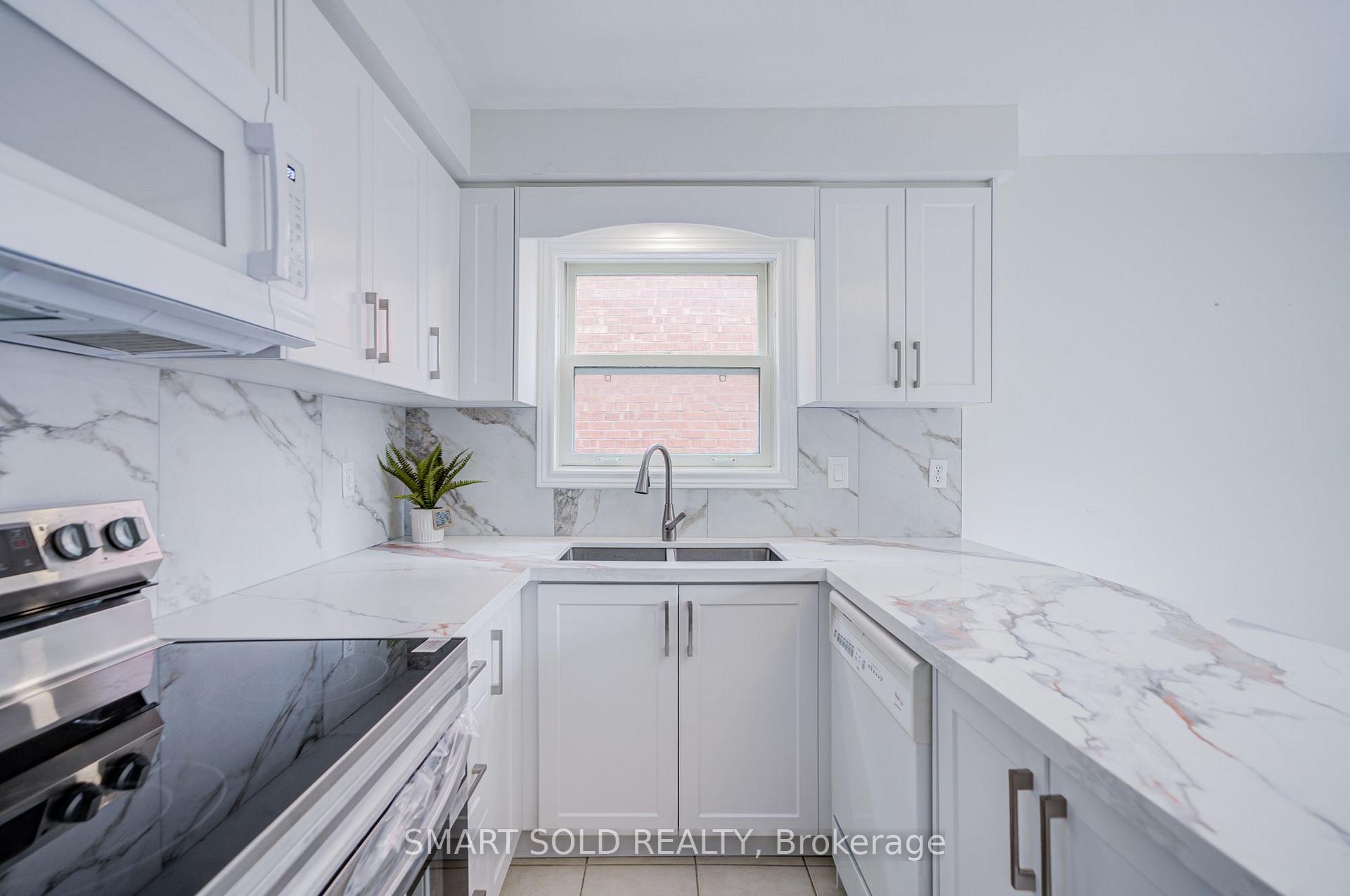 Photo 13 of 19 Justus Drive, Richmond Hill, Devonsleigh — HOMEH
