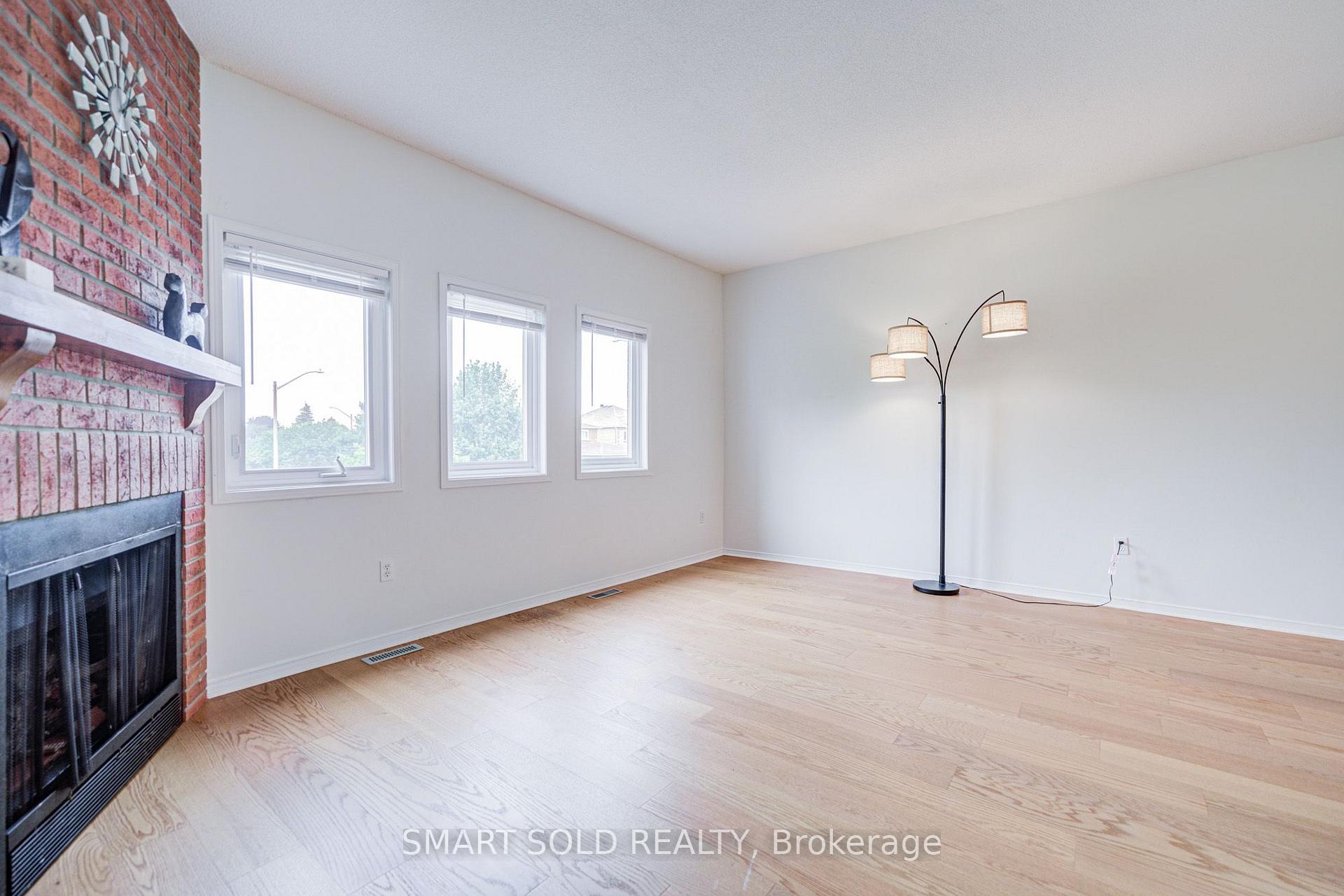 Photo 23 of 19 Justus Drive, Richmond Hill, Devonsleigh — HOMEH