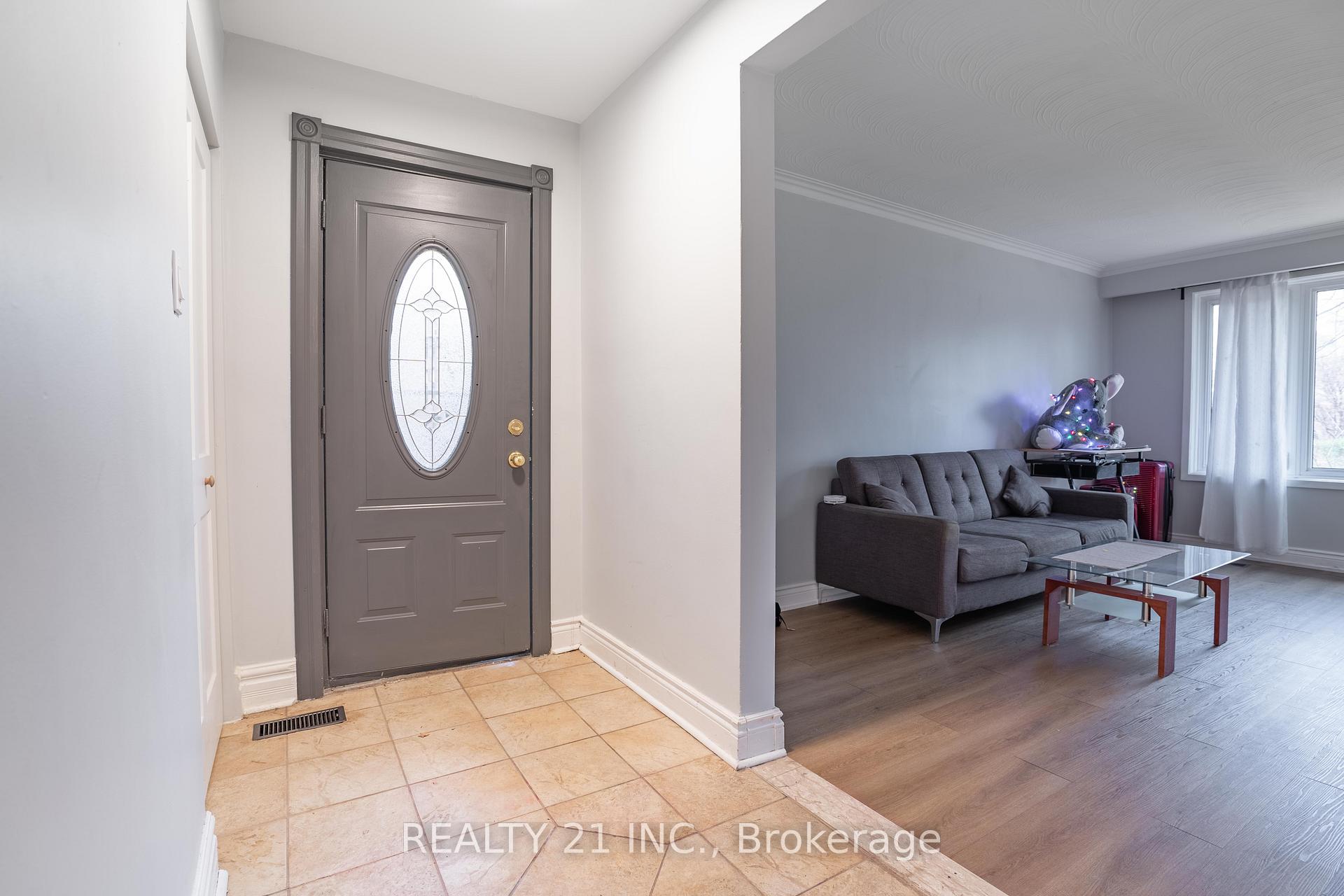 Photo 2 of 7 Brightside Drive, Scarborough, West Hill — HOMEH