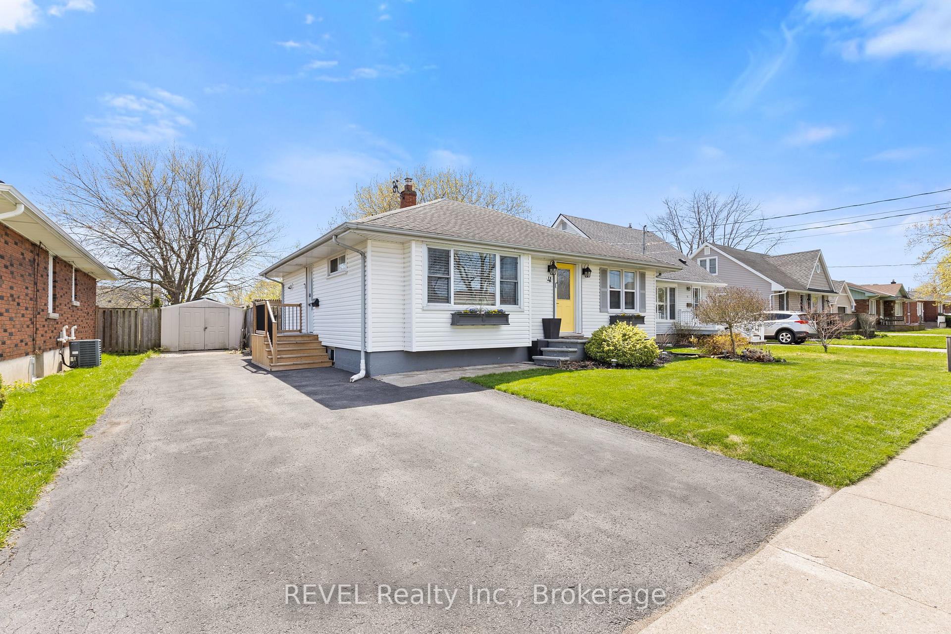 Photo 2 of 41 Rose Avenue, Thorold, Thorold Downtown — HOMEH