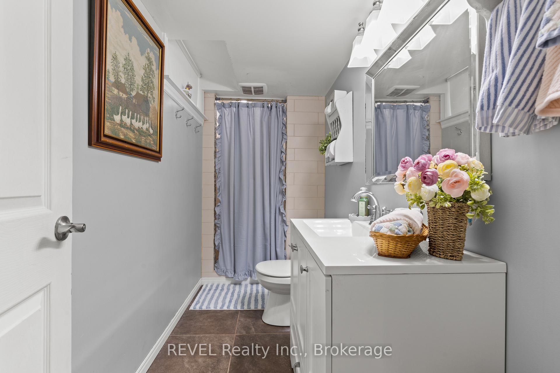 Photo 21 of 41 Rose Avenue, Thorold, Thorold Downtown — HOMEH