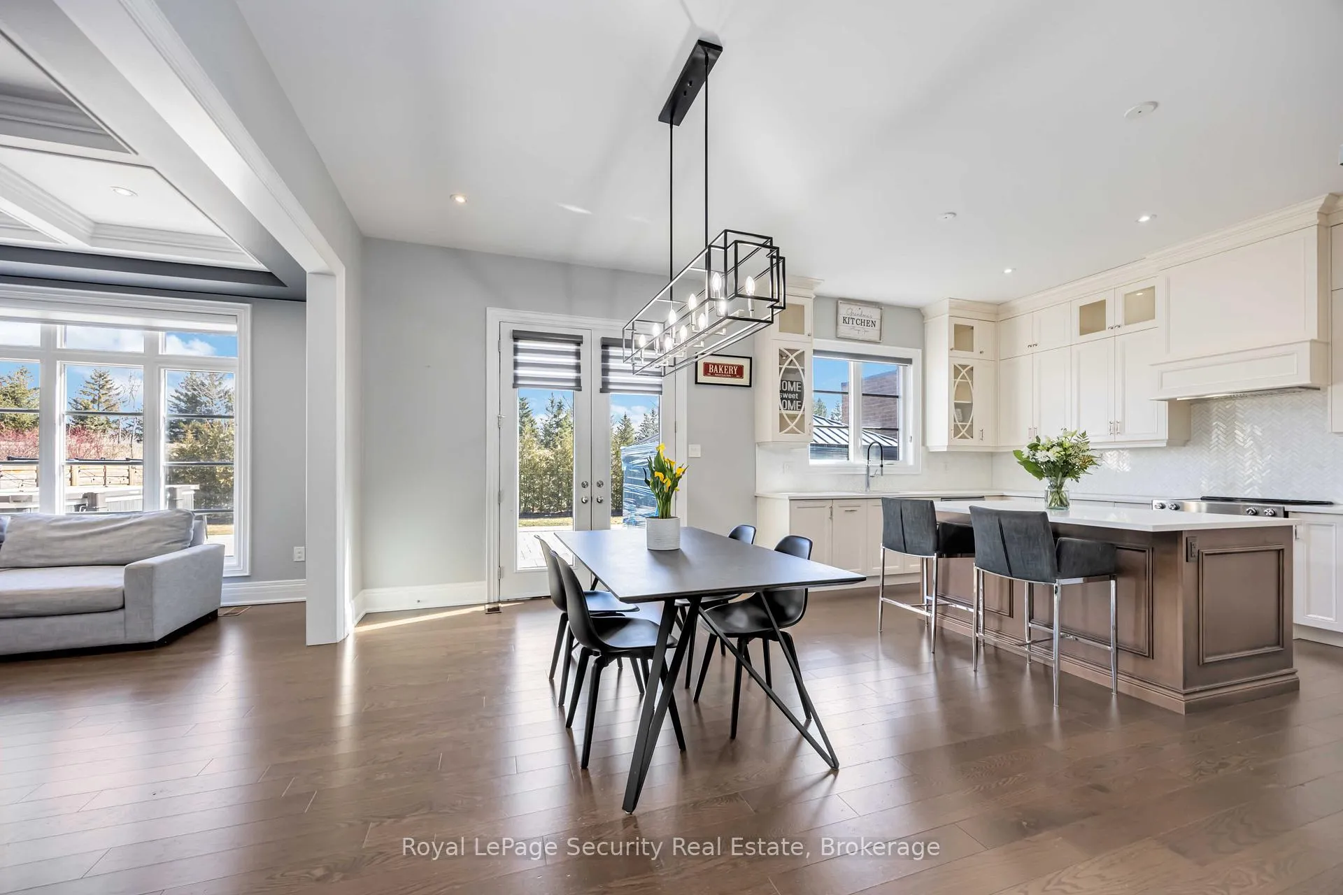 Photo 4 of 39 Endless Circle, Vaughan, Kleinburg — HOMEH