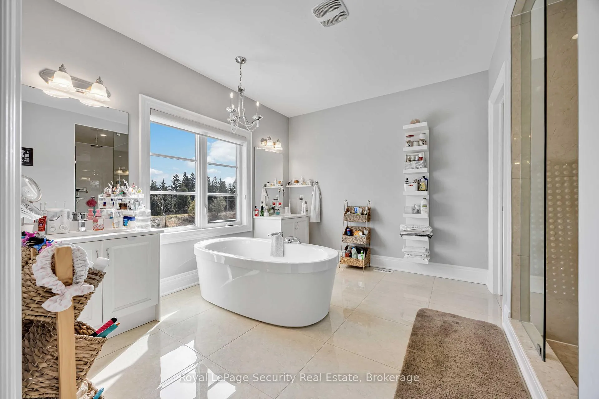 Photo 17 of 39 Endless Circle, Vaughan, Kleinburg — HOMEH