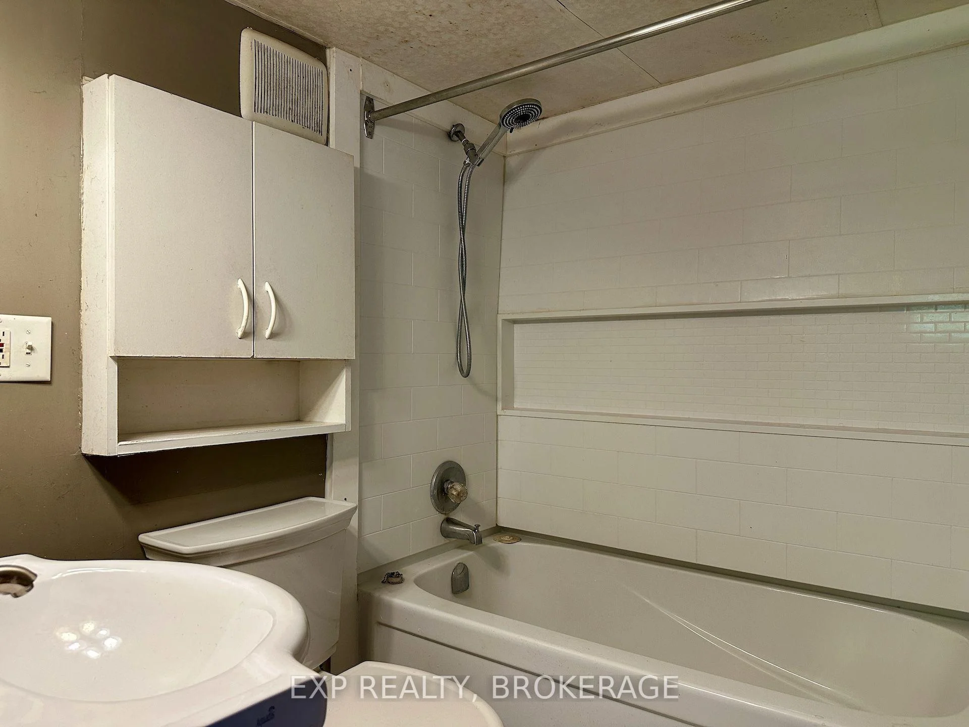 Photo 15 of 2295 Sydenham Road, Kingston, City North of 401 — HOMEH