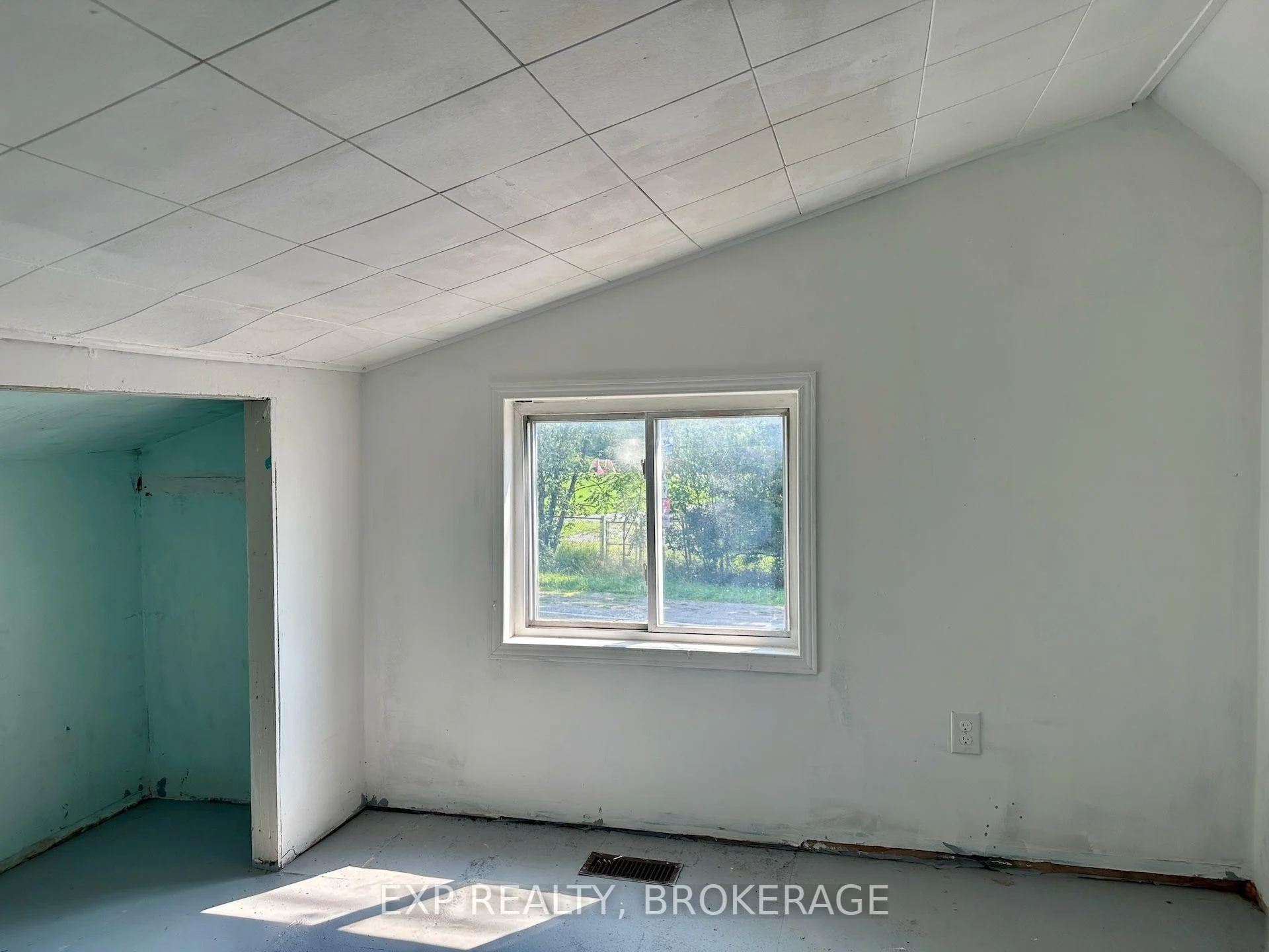 Photo 32 of 2295 Sydenham Road, Kingston, City North of 401 — HOMEH