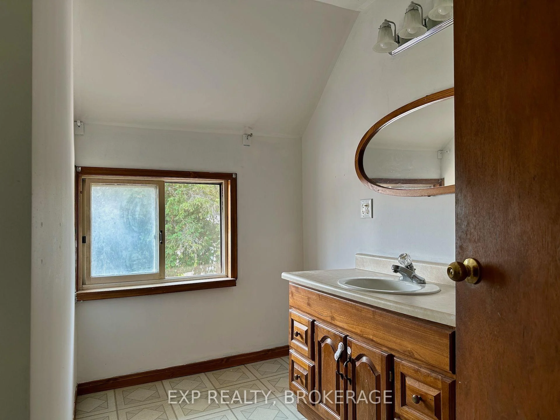 Photo 36 of 2295 Sydenham Road, Kingston, City North of 401 — HOMEH