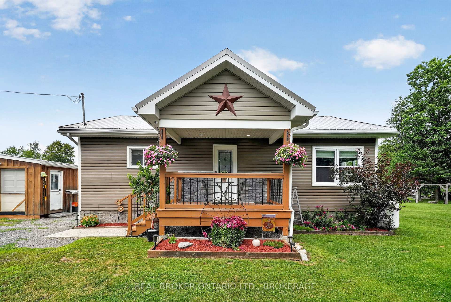 Photo 1 of 17137 Quail Road, North Stormont, North Stormont (Roxborough) Twp — HOMEH