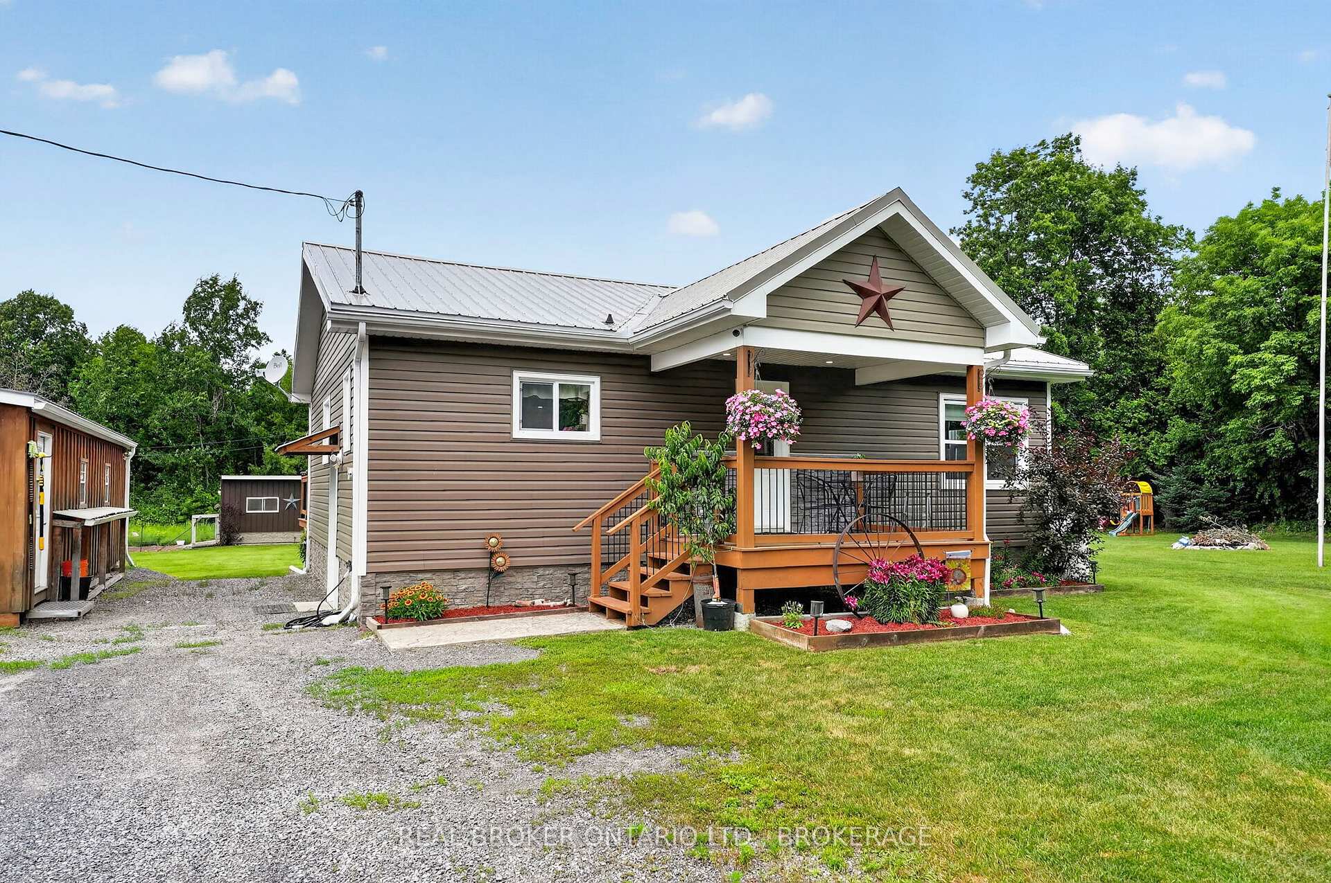 Photo 2 of 17137 Quail Road, North Stormont, North Stormont (Roxborough) Twp — HOMEH