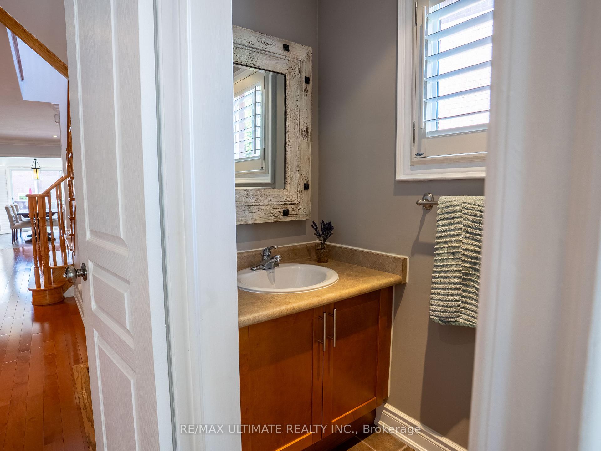 Photo 5 of 43 Shelbourne Drive, Vaughan, Vellore Village — HOMEH