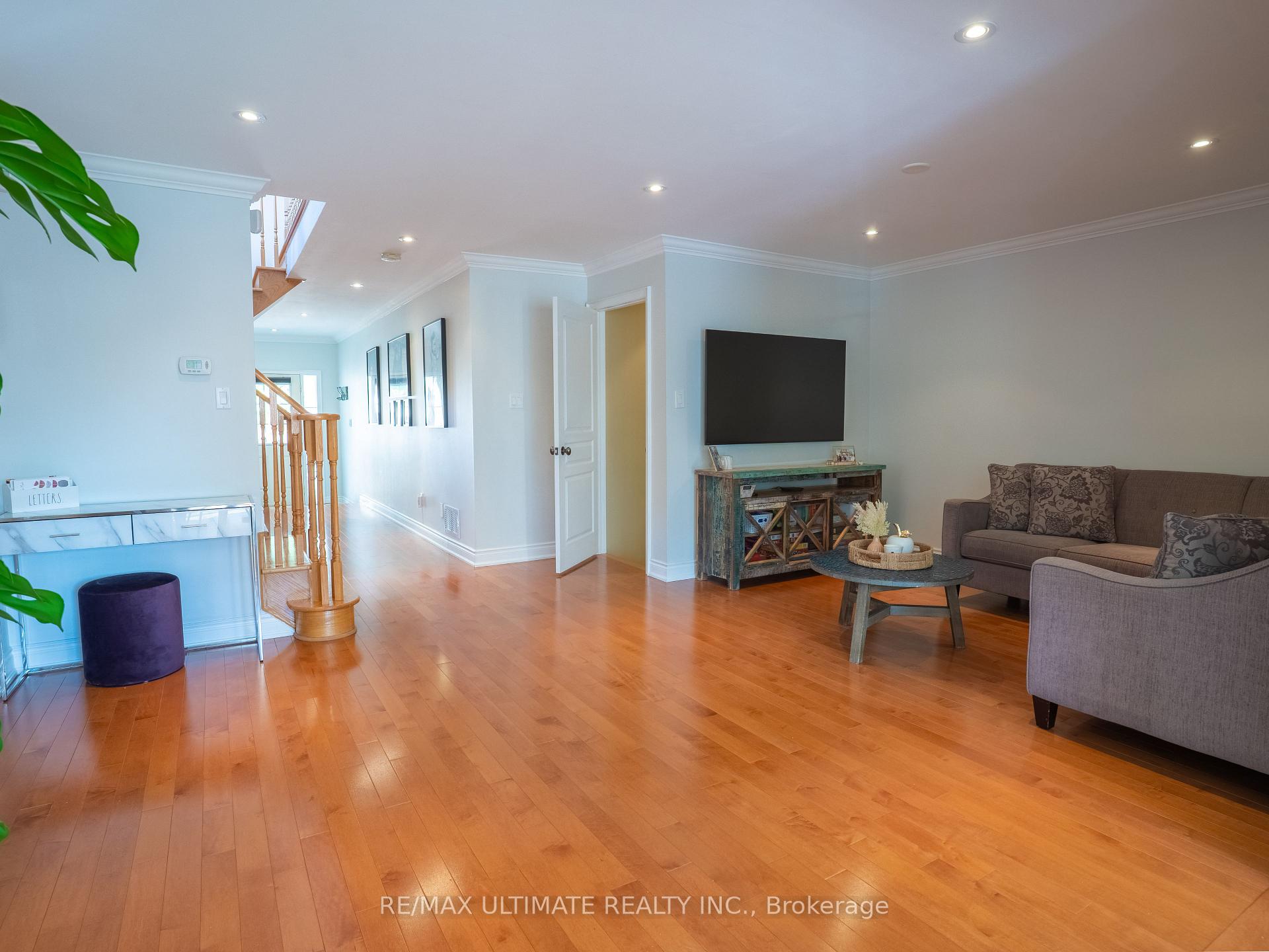 Photo 7 of 43 Shelbourne Drive, Vaughan, Vellore Village — HOMEH