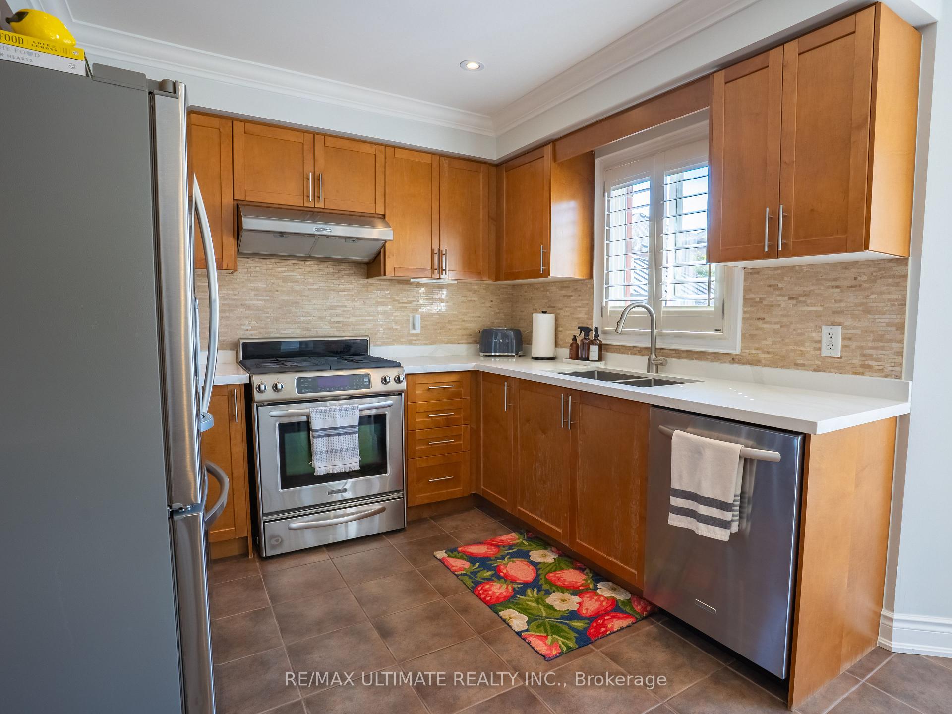 Photo 10 of 43 Shelbourne Drive, Vaughan, Vellore Village — HOMEH