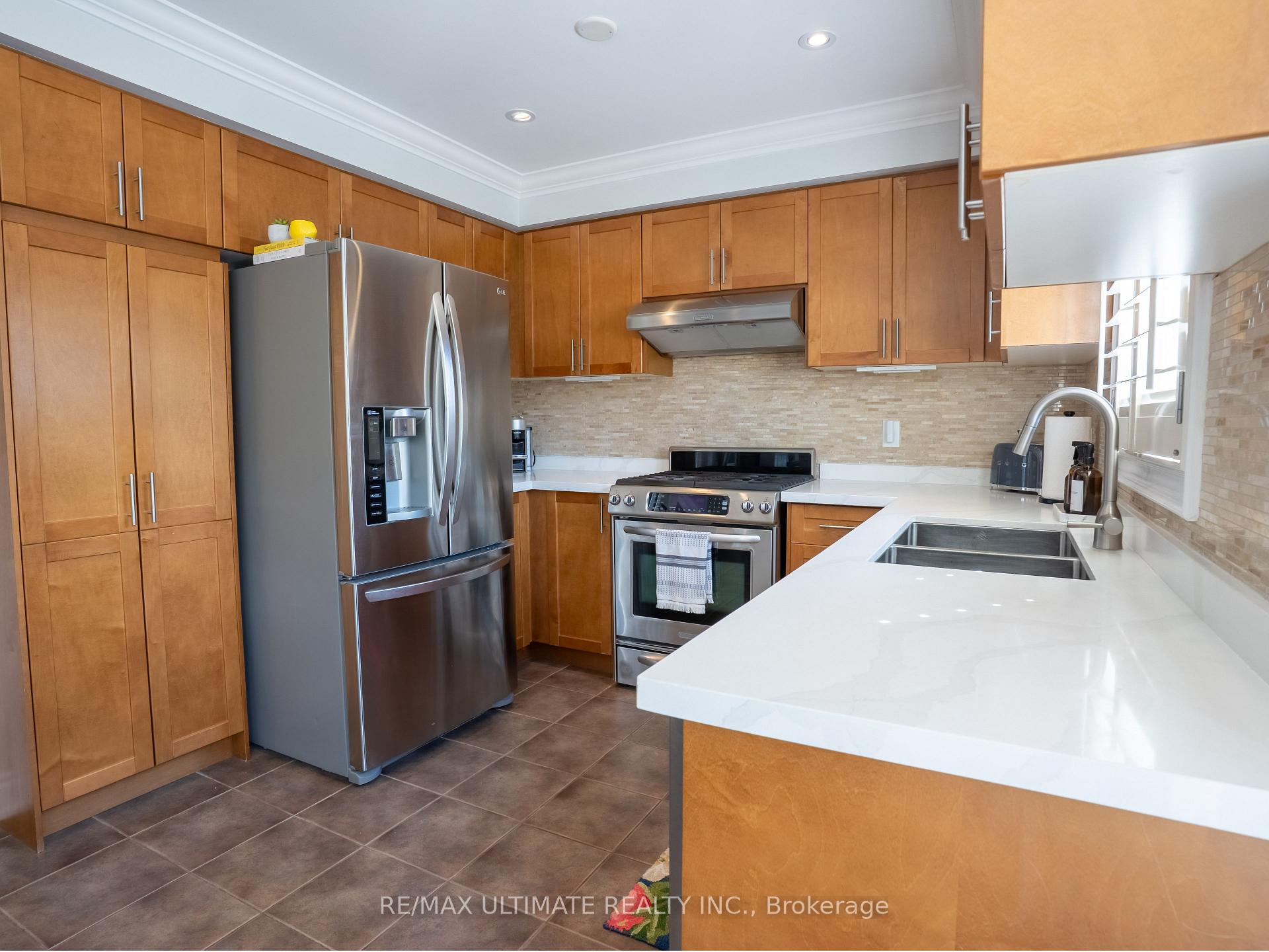 Photo 11 of 43 Shelbourne Drive, Vaughan, Vellore Village — HOMEH