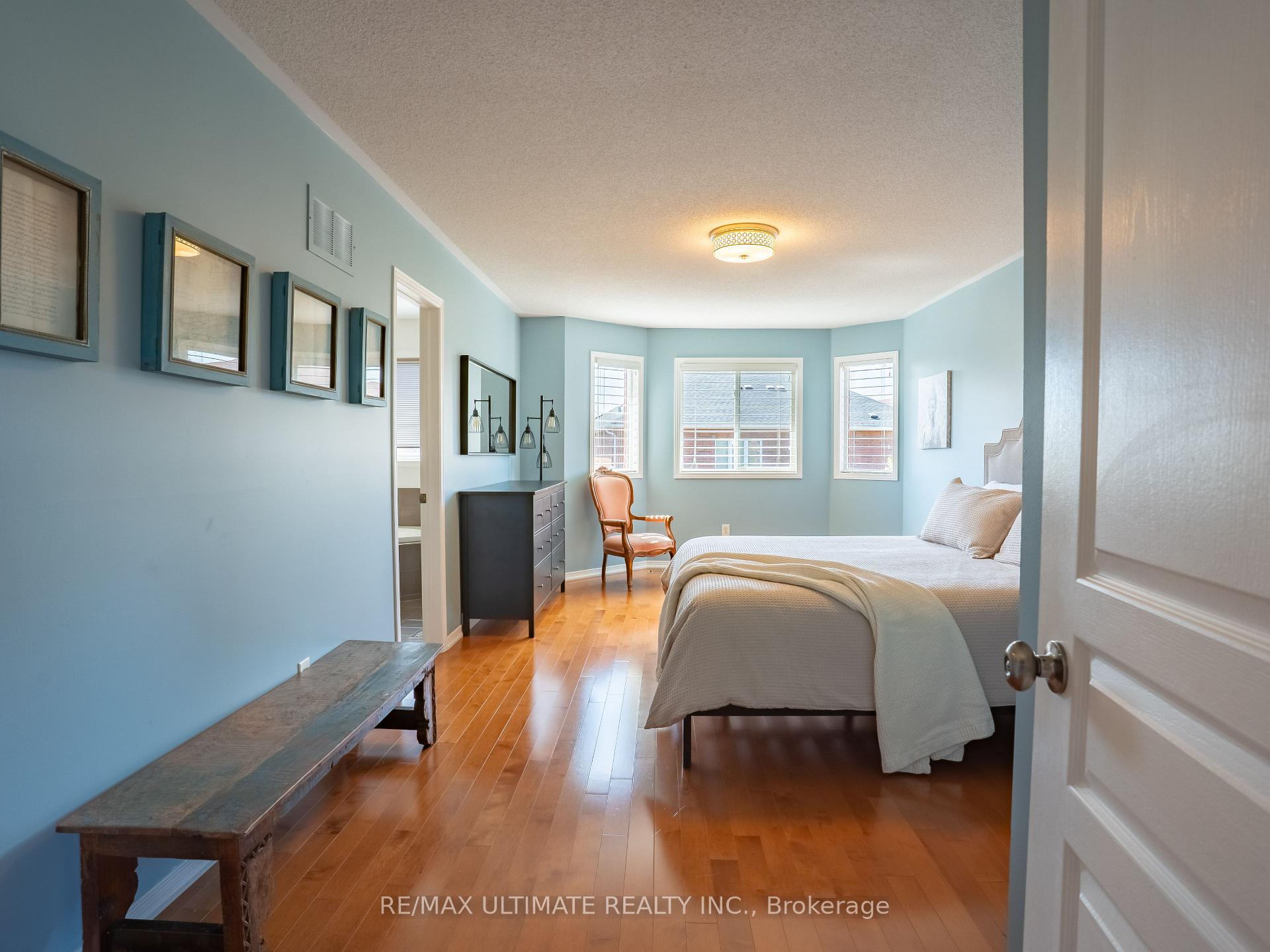 Photo 14 of 43 Shelbourne Drive, Vaughan, Vellore Village — HOMEH