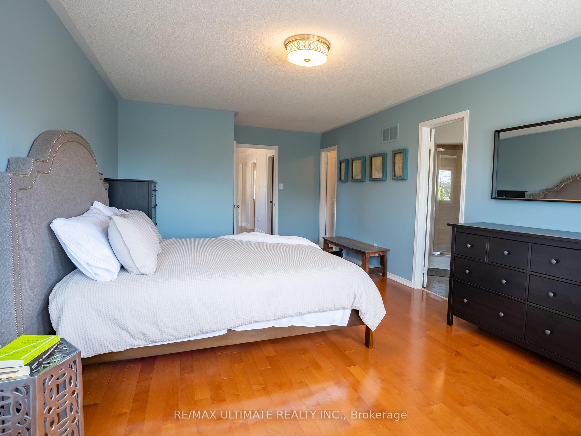 Photo 16 of 43 Shelbourne Drive, Vaughan, Vellore Village — HOMEH