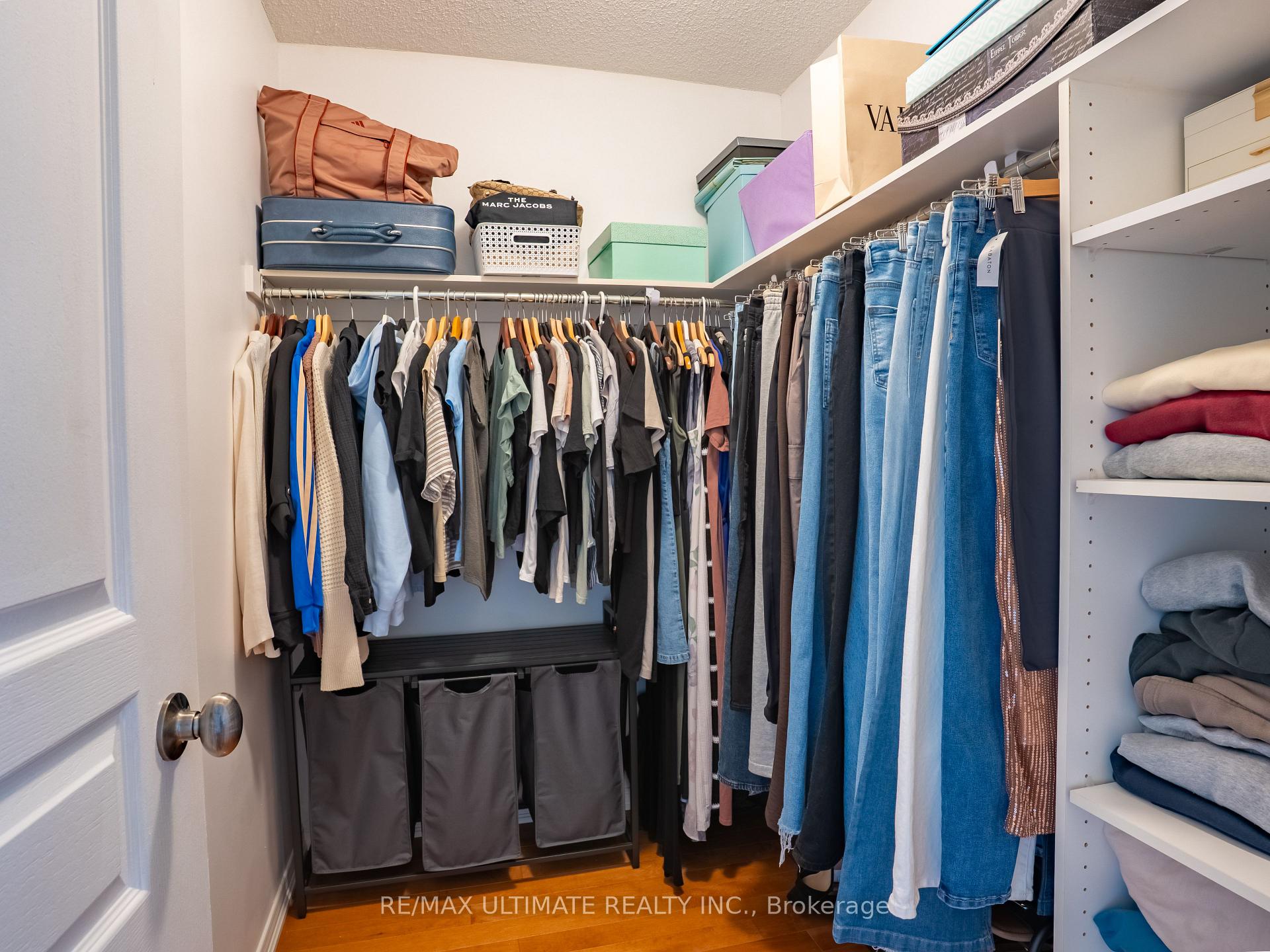 Photo 18 of 43 Shelbourne Drive, Vaughan, Vellore Village — HOMEH