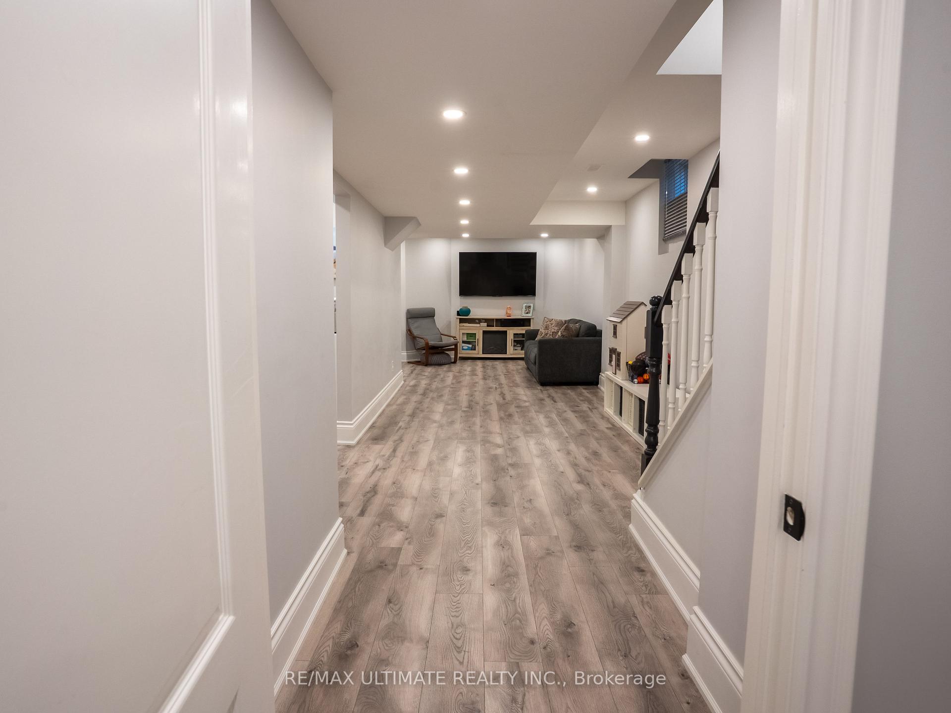 Photo 26 of 43 Shelbourne Drive, Vaughan, Vellore Village — HOMEH