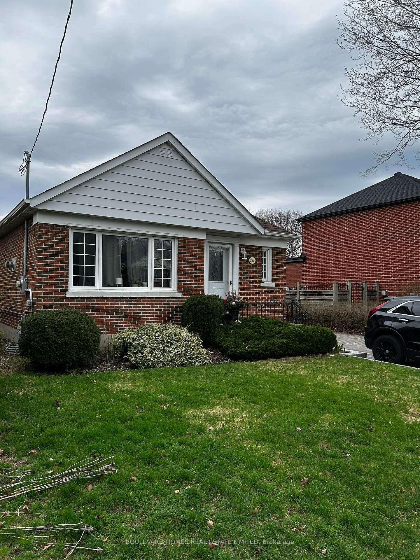 Front of Unit Basement, 867 Masson Street
