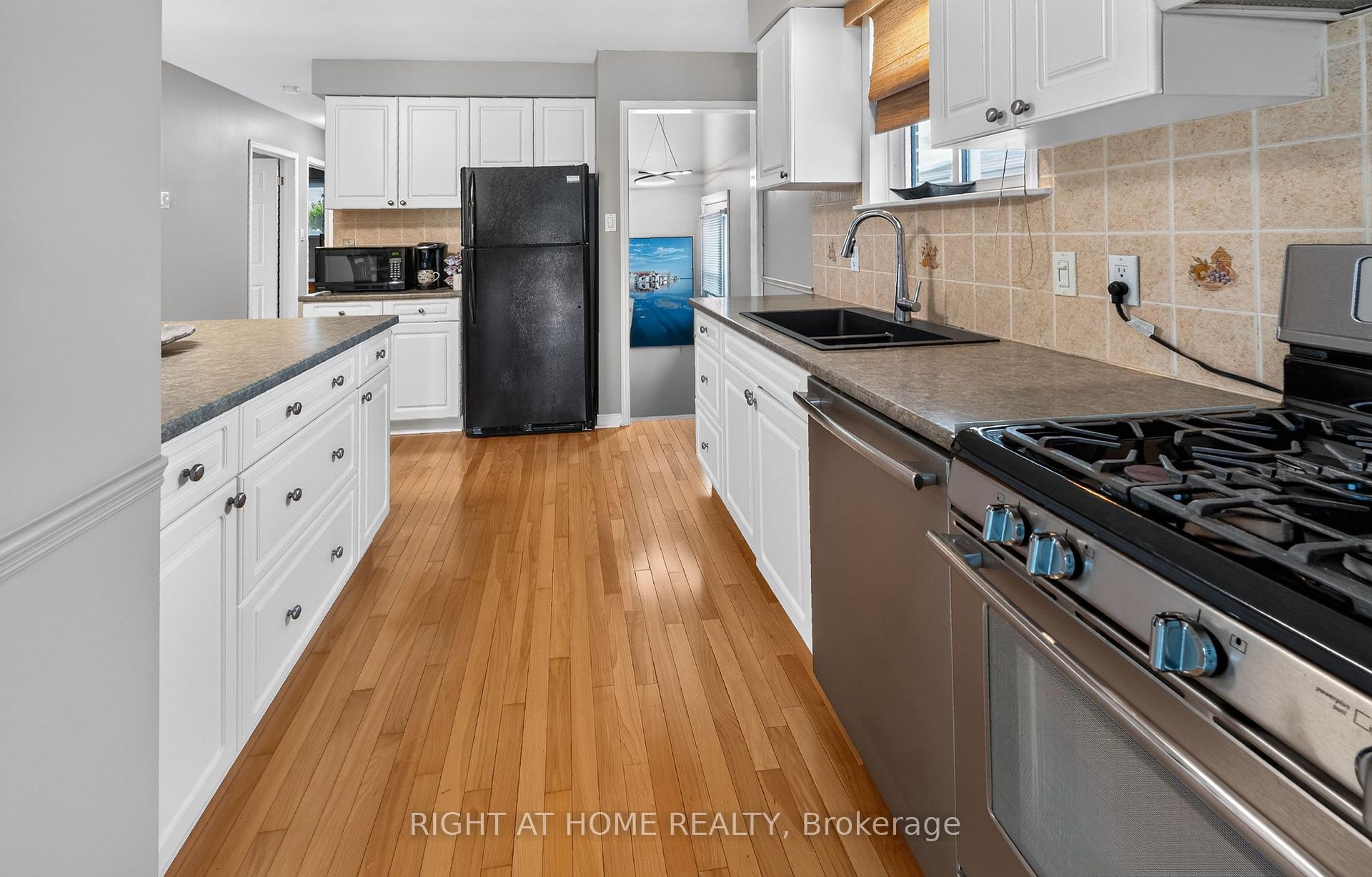 Photo 4 of 27 Dyer Street, St. Thomas — HOMEH