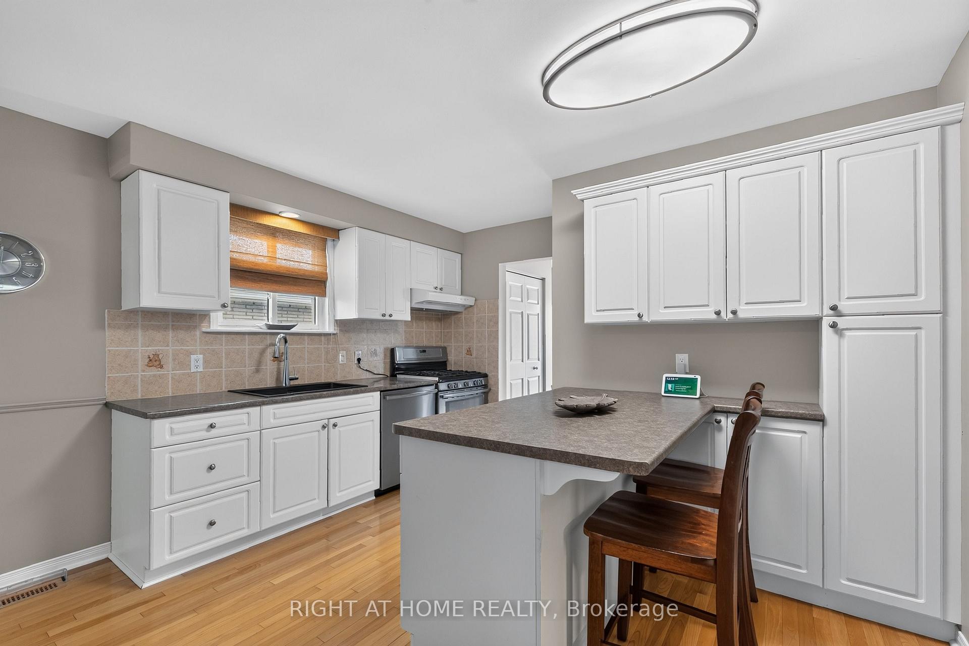 Photo 5 of 27 Dyer Street, St. Thomas — HOMEH