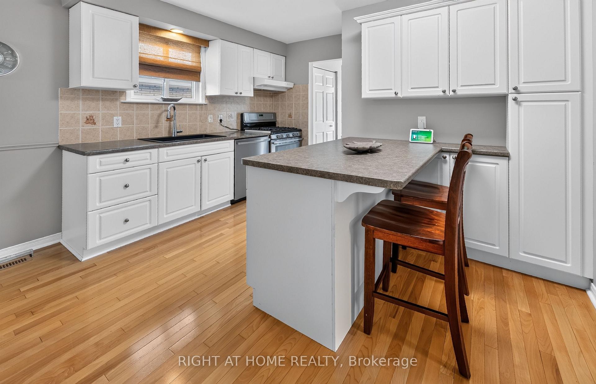 Photo 6 of 27 Dyer Street, St. Thomas — HOMEH