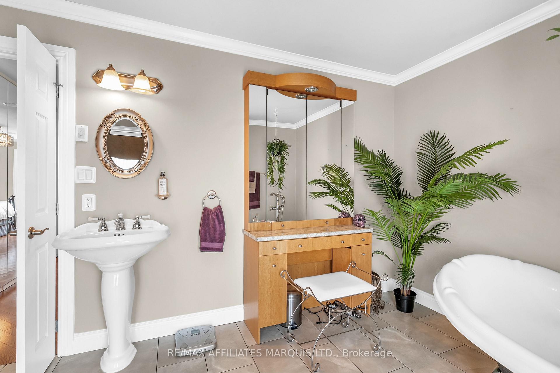 Photo 53 of 17623 Sandringham Road, North Stormont, North Stormont (Roxborough) Twp — HOMEH
