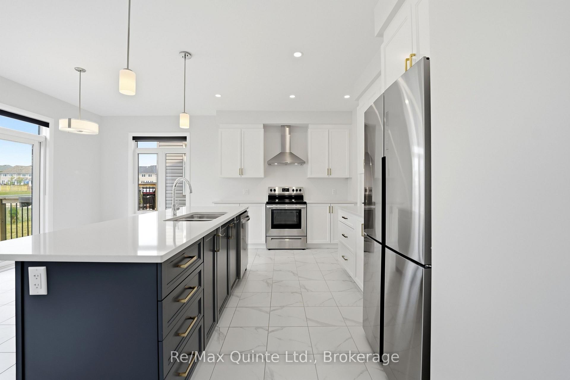 Photo 9 of 1418 Tulip Drive, Kingston, City Northwest — HOMEH