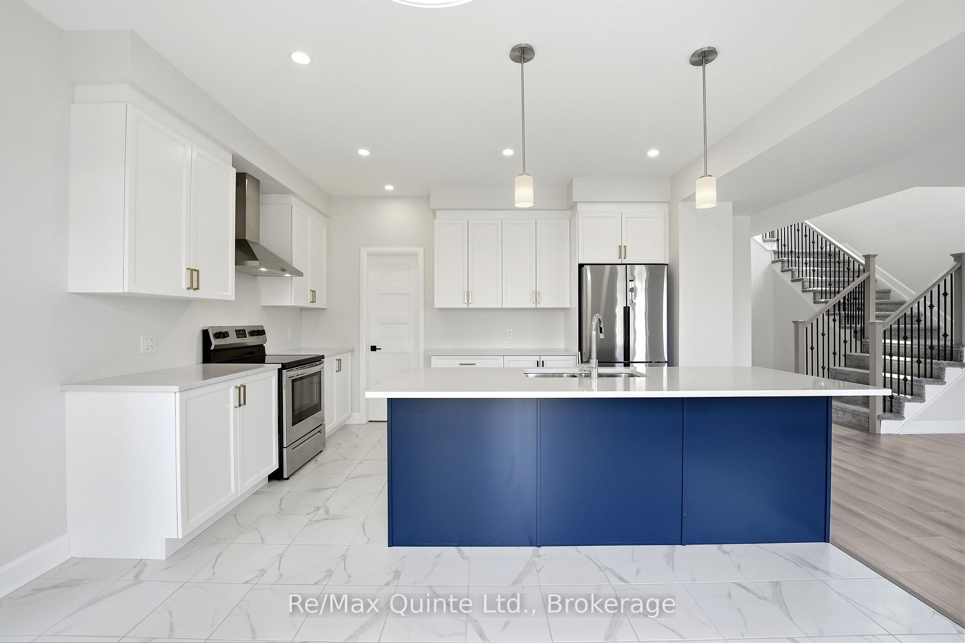 Photo 11 of 1418 Tulip Drive, Kingston, City Northwest — HOMEH