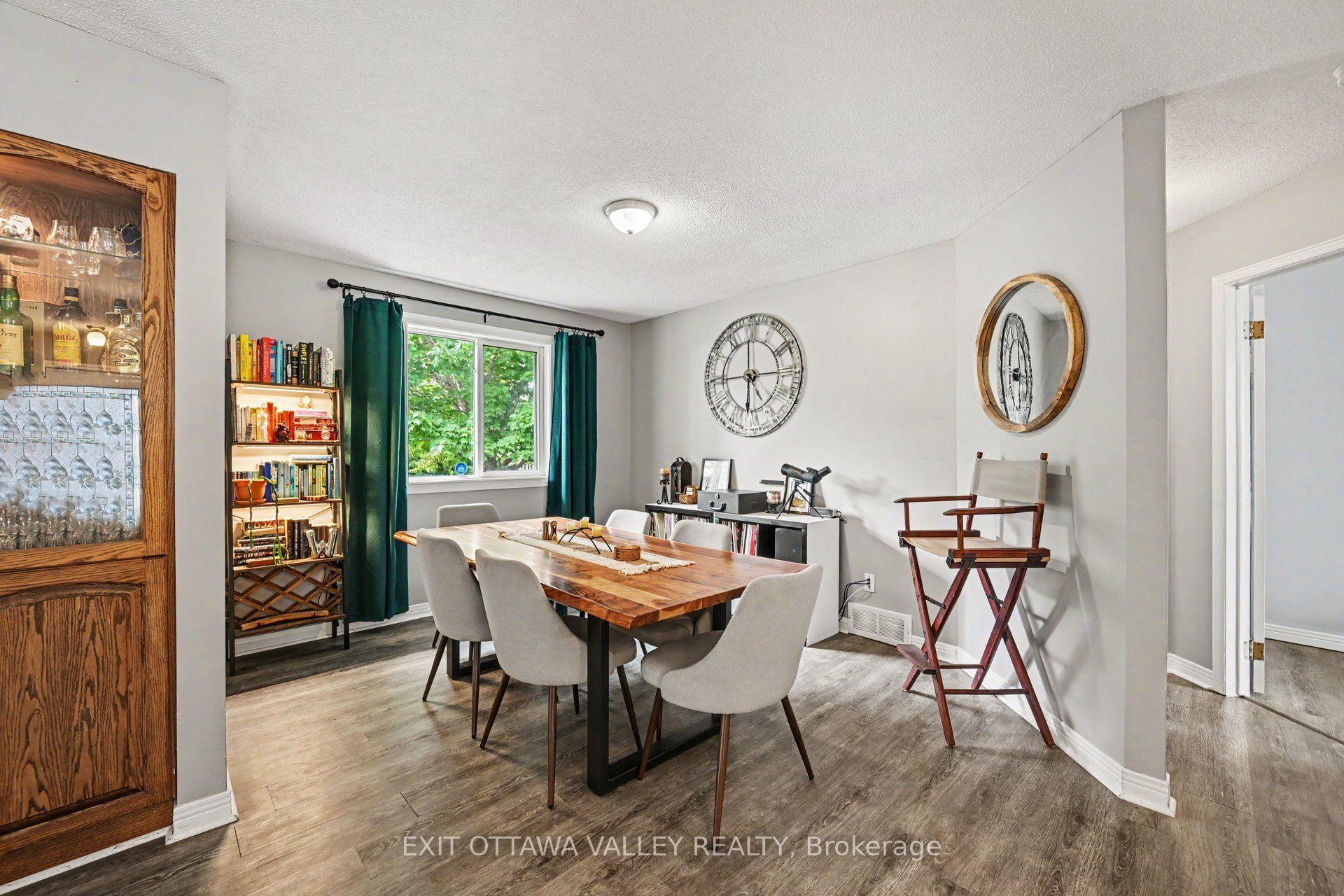 Photo 4 of 11 Maple Drive, Arnprior, Arnprior — HOMEH