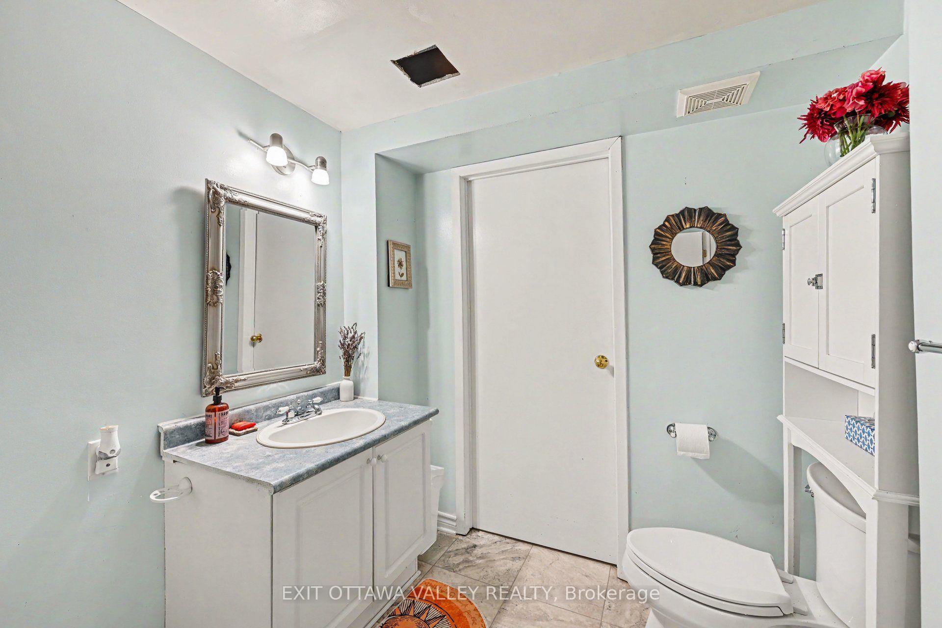Photo 11 of 11 Maple Drive, Arnprior, Arnprior — HOMEH