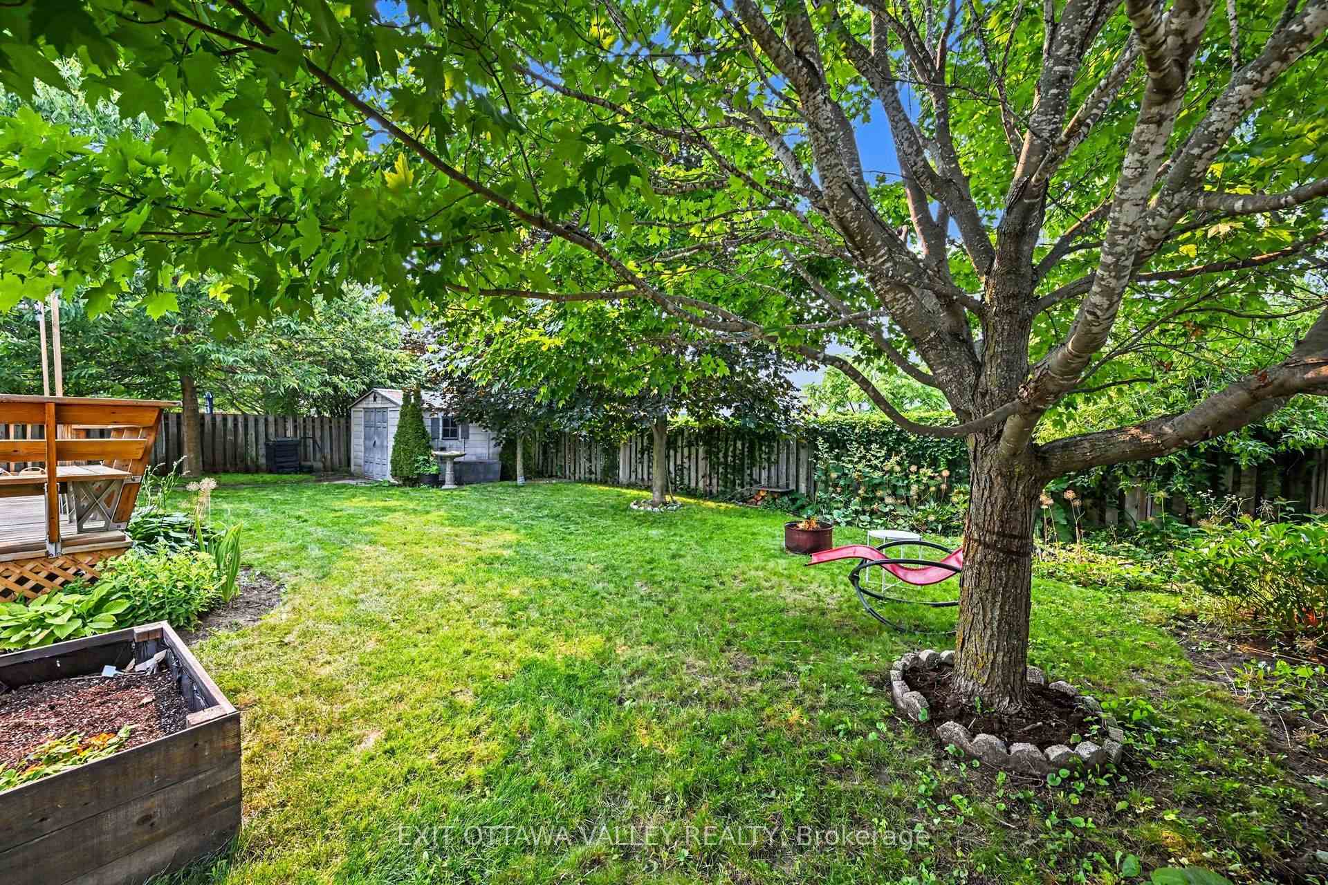 Photo 15 of 11 Maple Drive, Arnprior, Arnprior — HOMEH