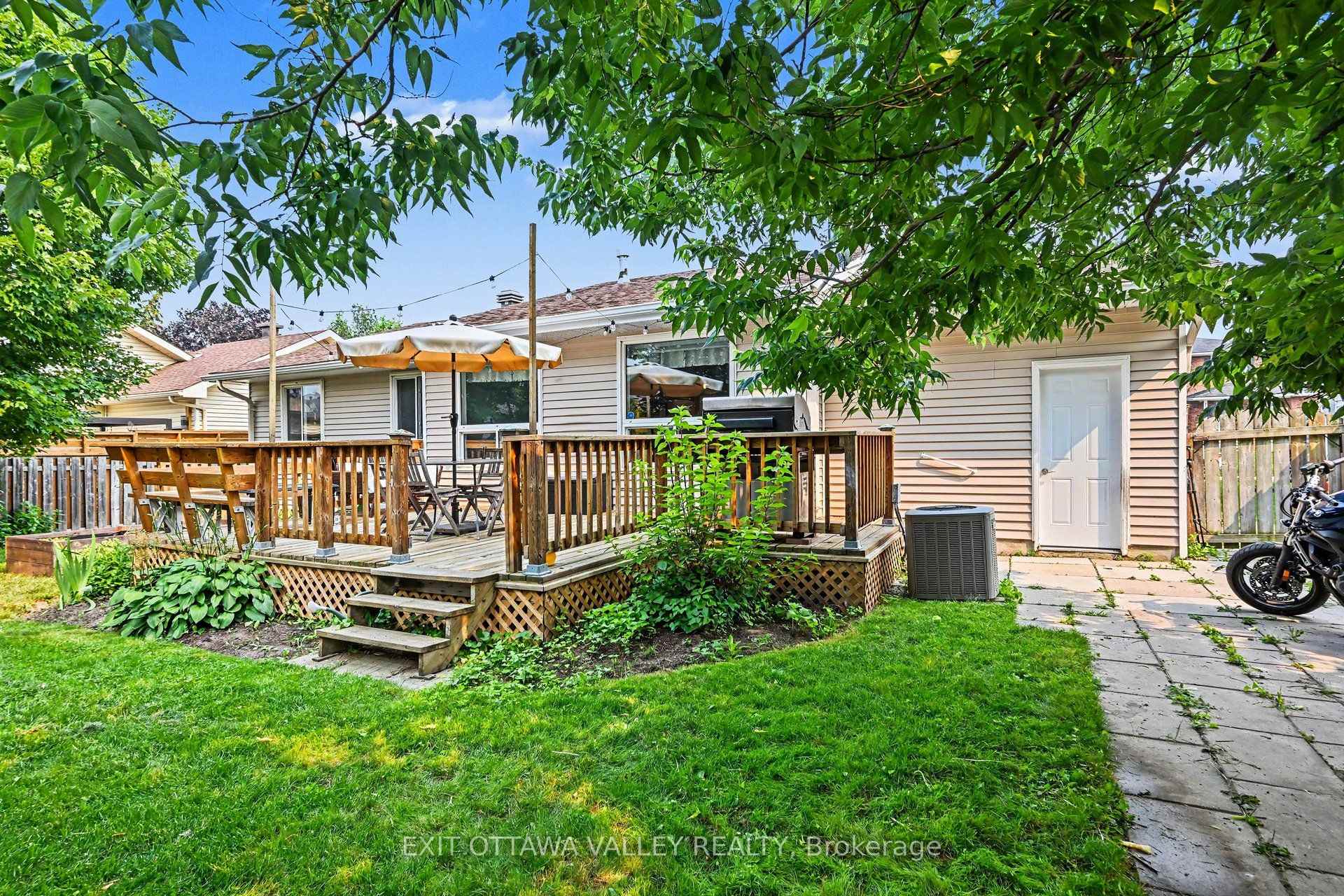Photo 18 of 11 Maple Drive, Arnprior, Arnprior — HOMEH