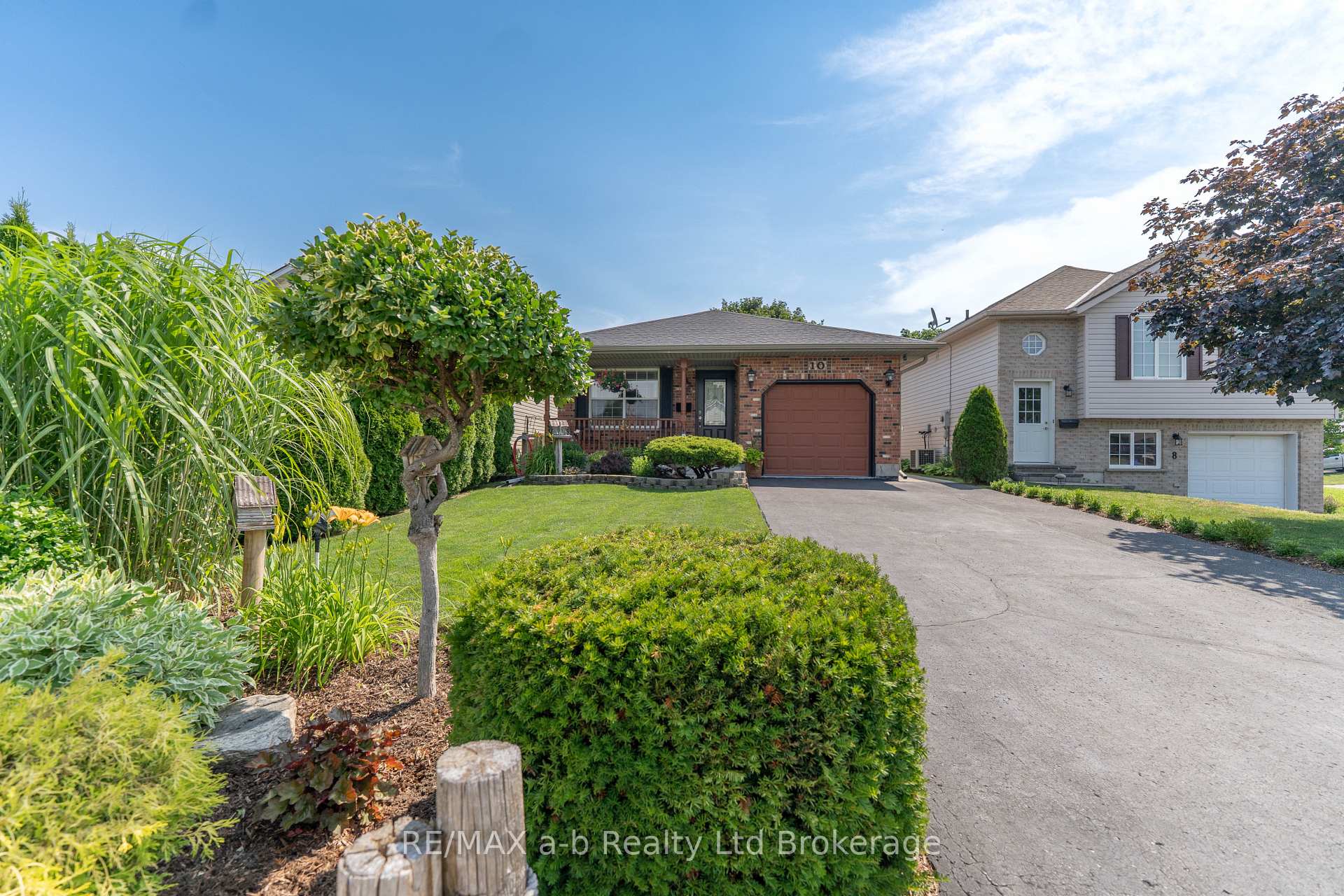 Photo 1 of 10 Peach Street, Tillsonburg — HOMEH